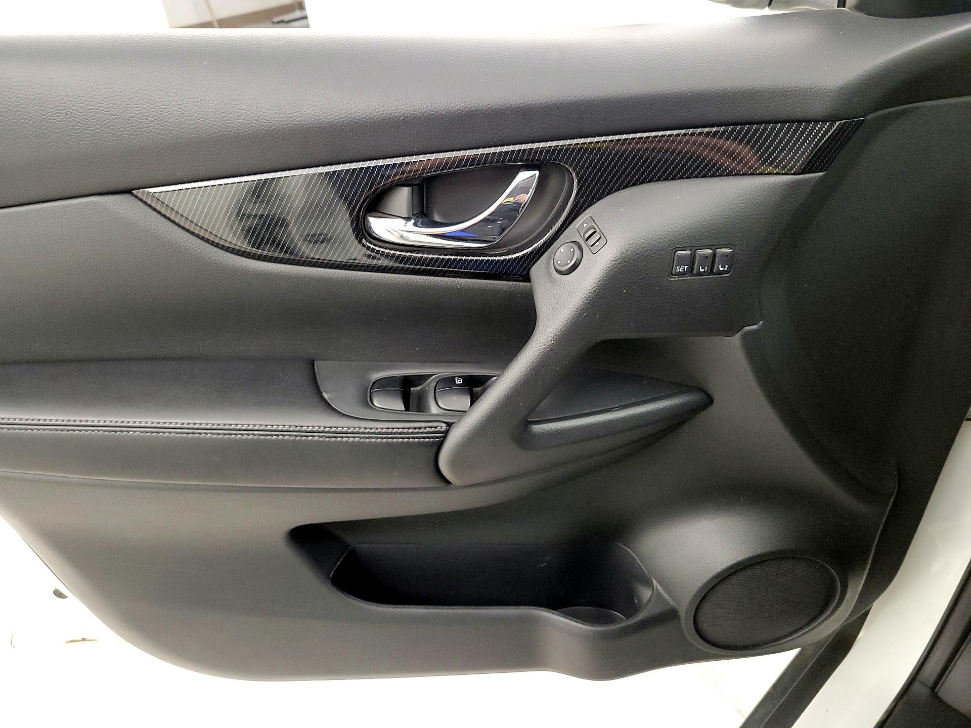 Thumbnail: 2017 Nissan Rogue - 10