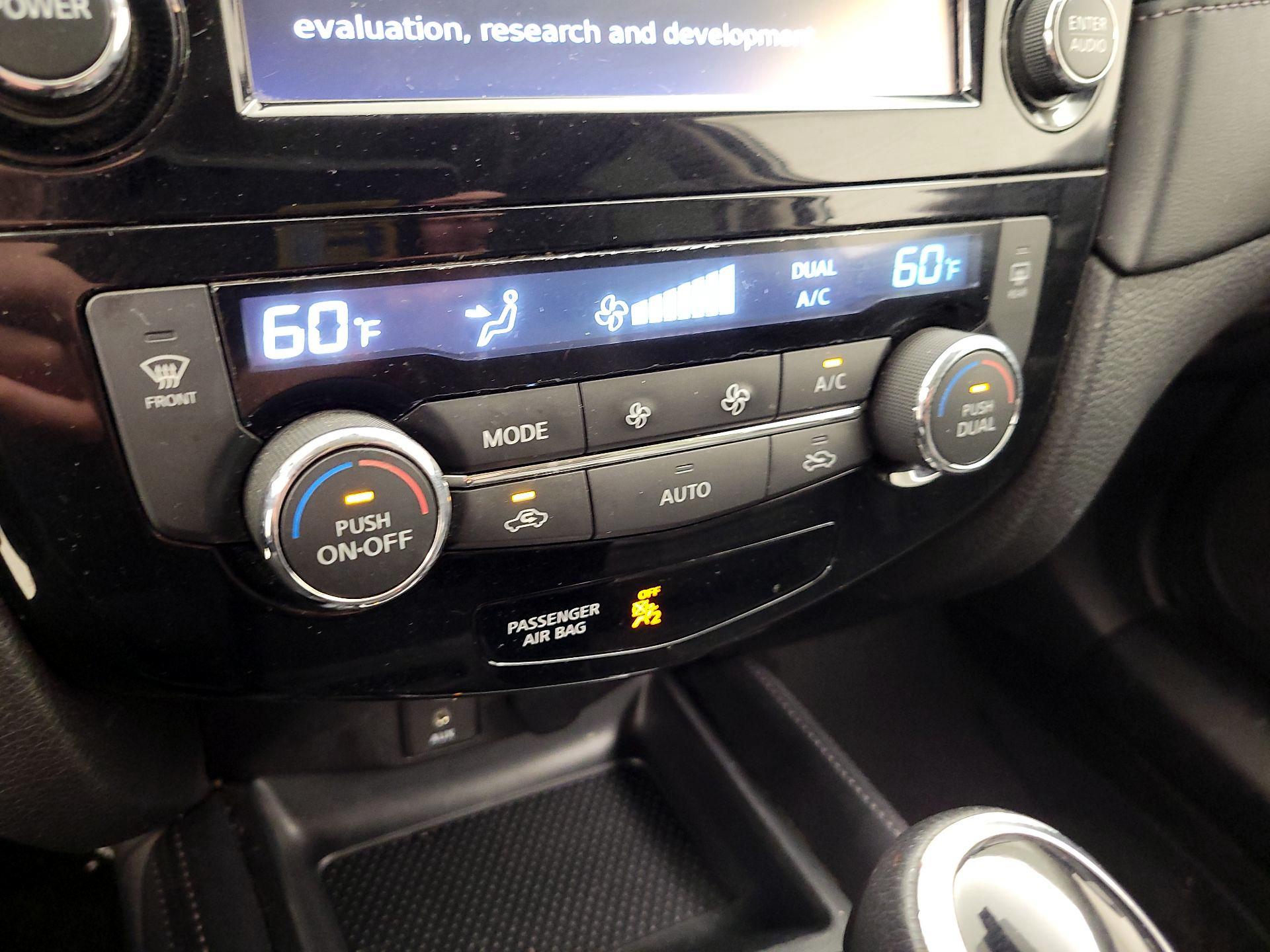 Thumbnail: 2017 Nissan Rogue - 12