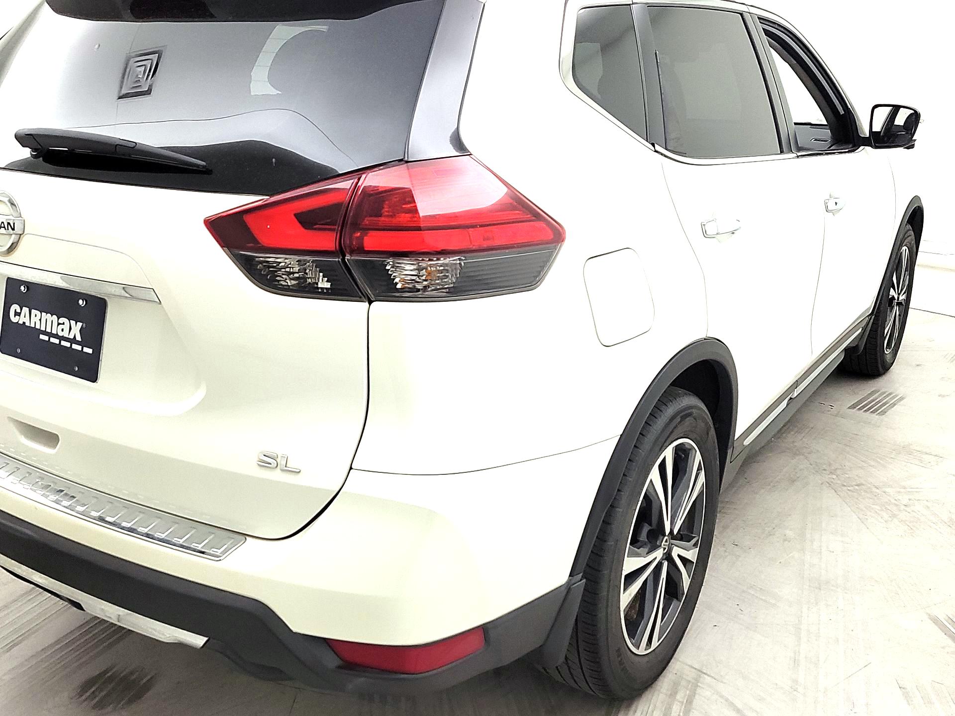 Thumbnail: 2017 Nissan Rogue - 5