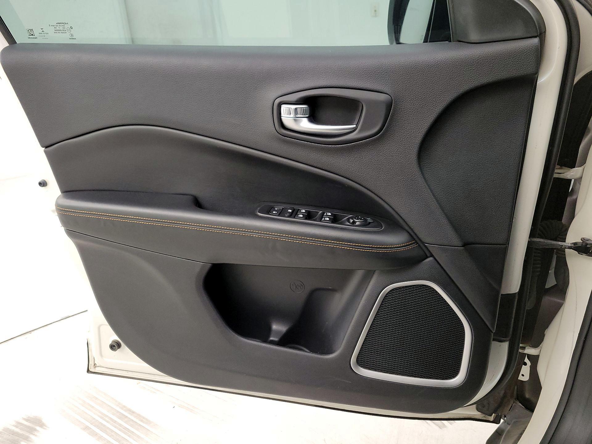 Thumbnail: 2018 Jeep Compass - 12