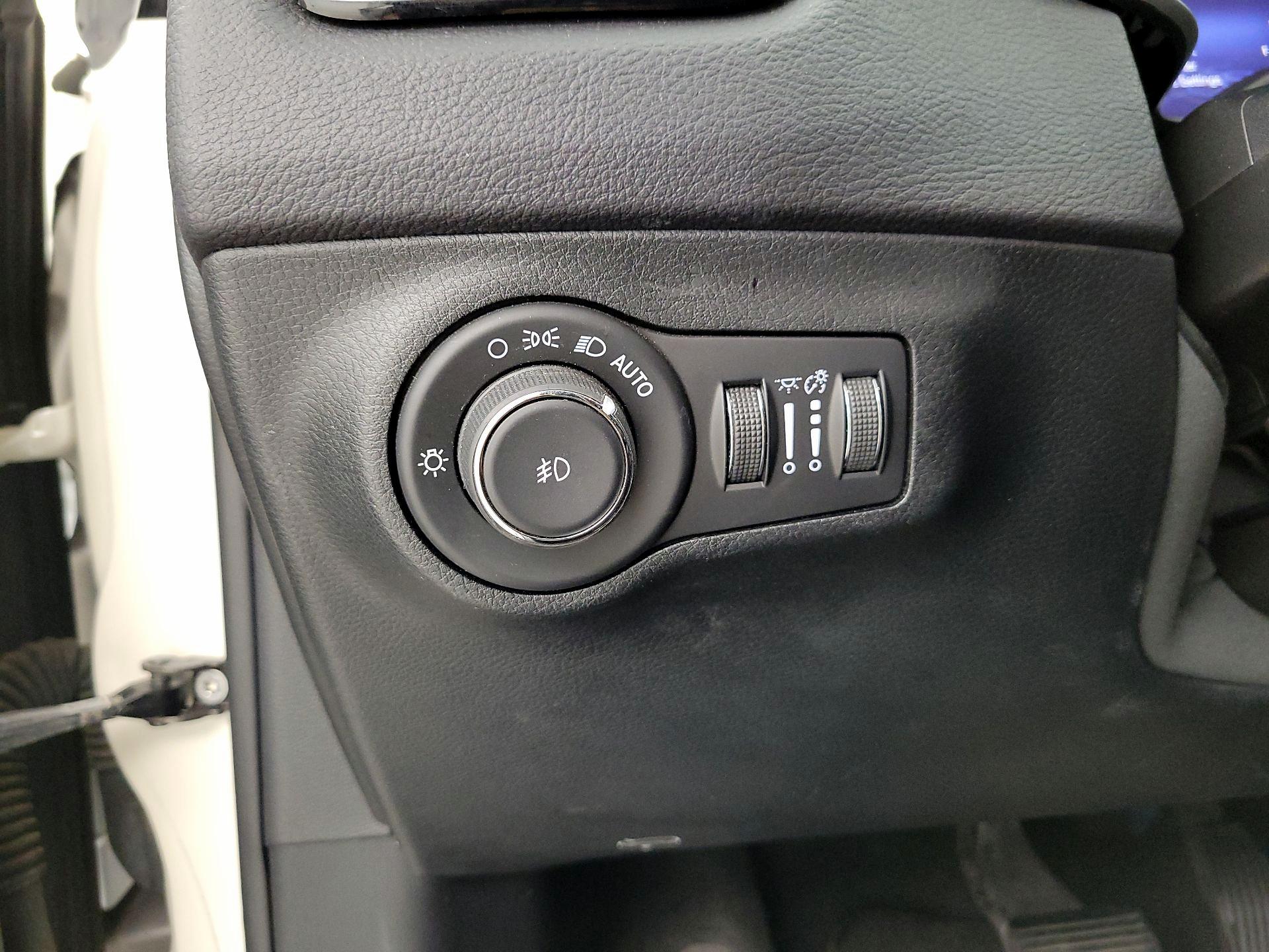 Thumbnail: 2018 Jeep Compass - 13