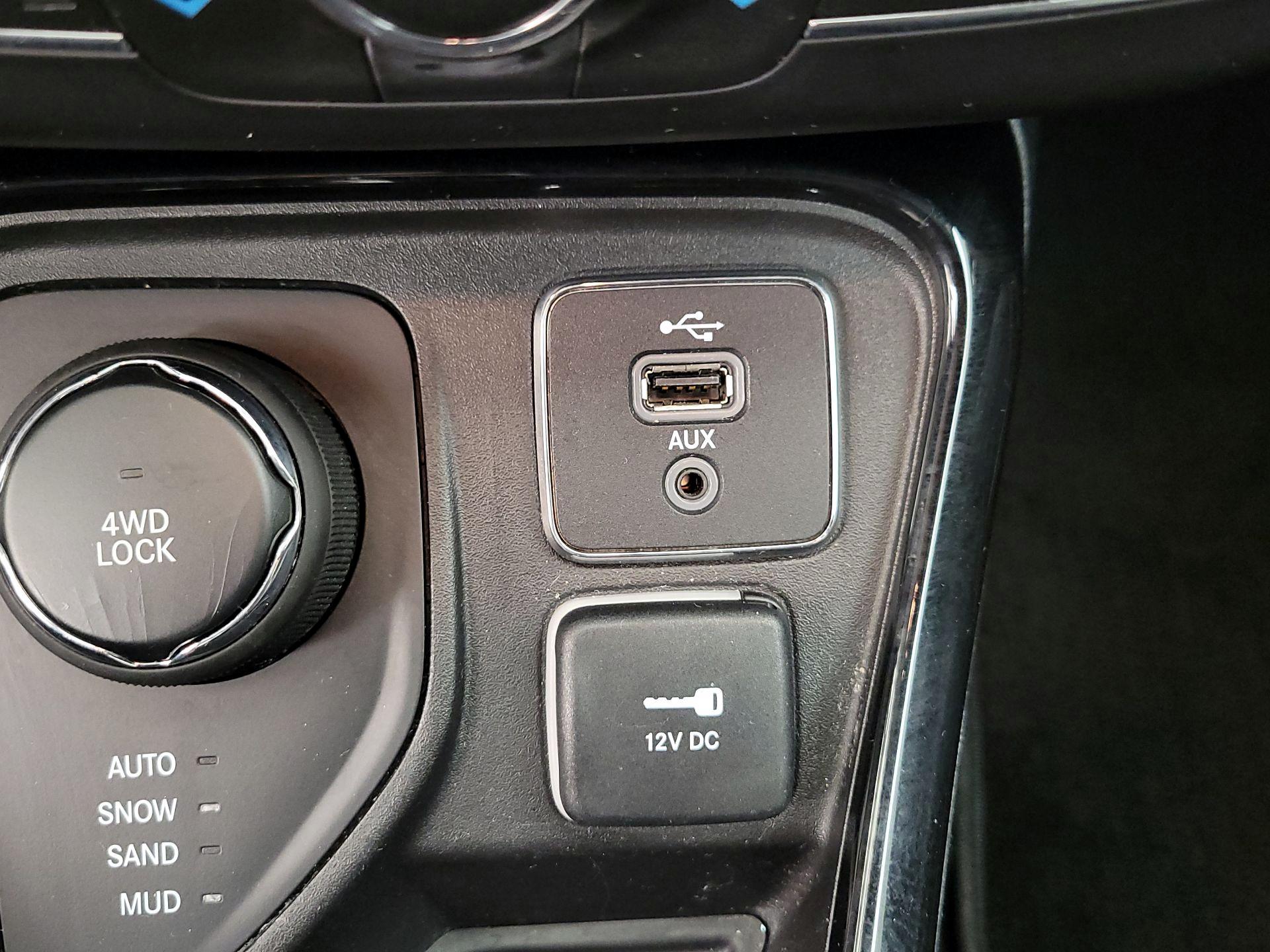 Thumbnail: 2018 Jeep Compass - 18