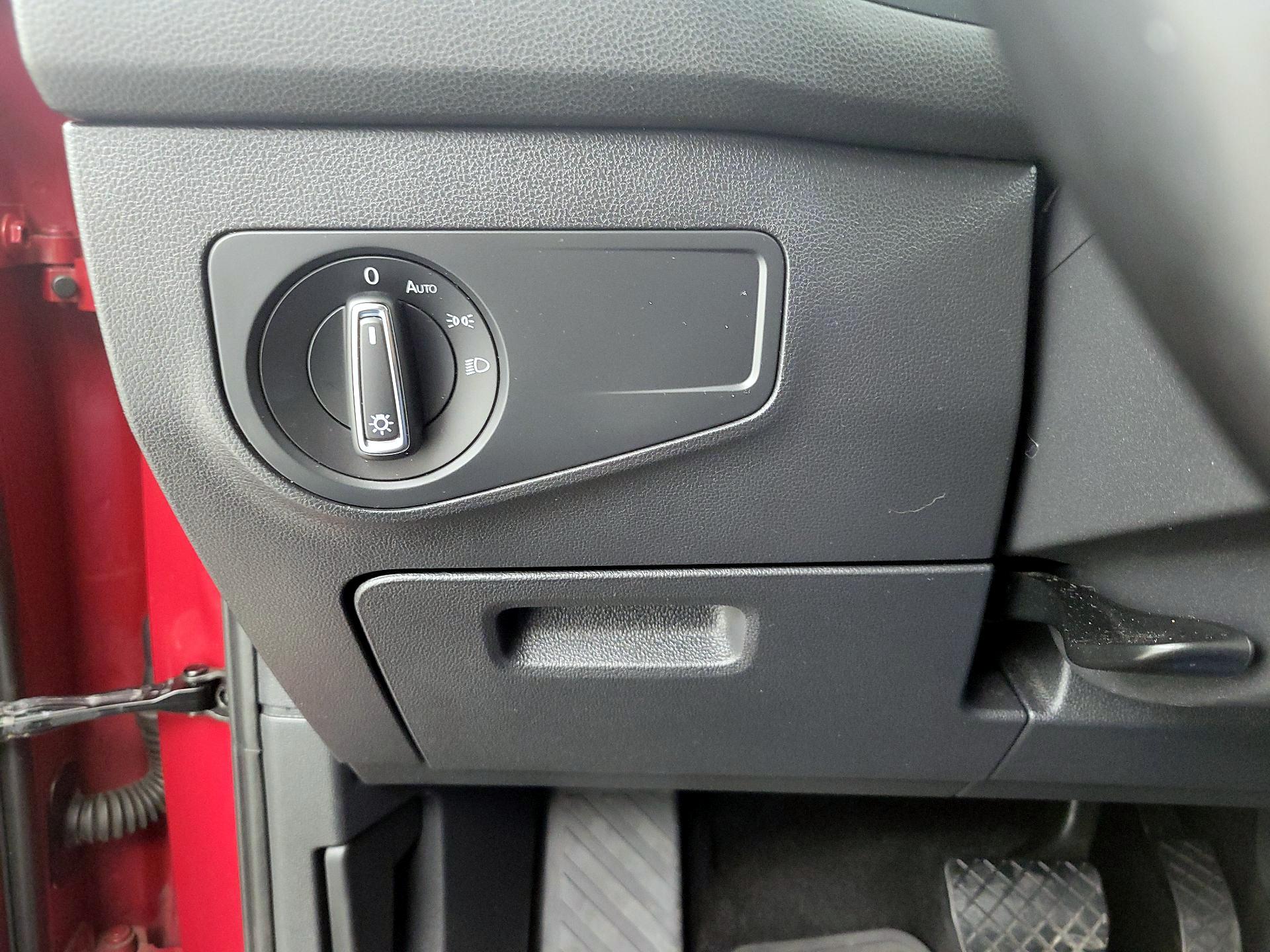 Thumbnail: 2018 Volkswagen Tiguan - 13