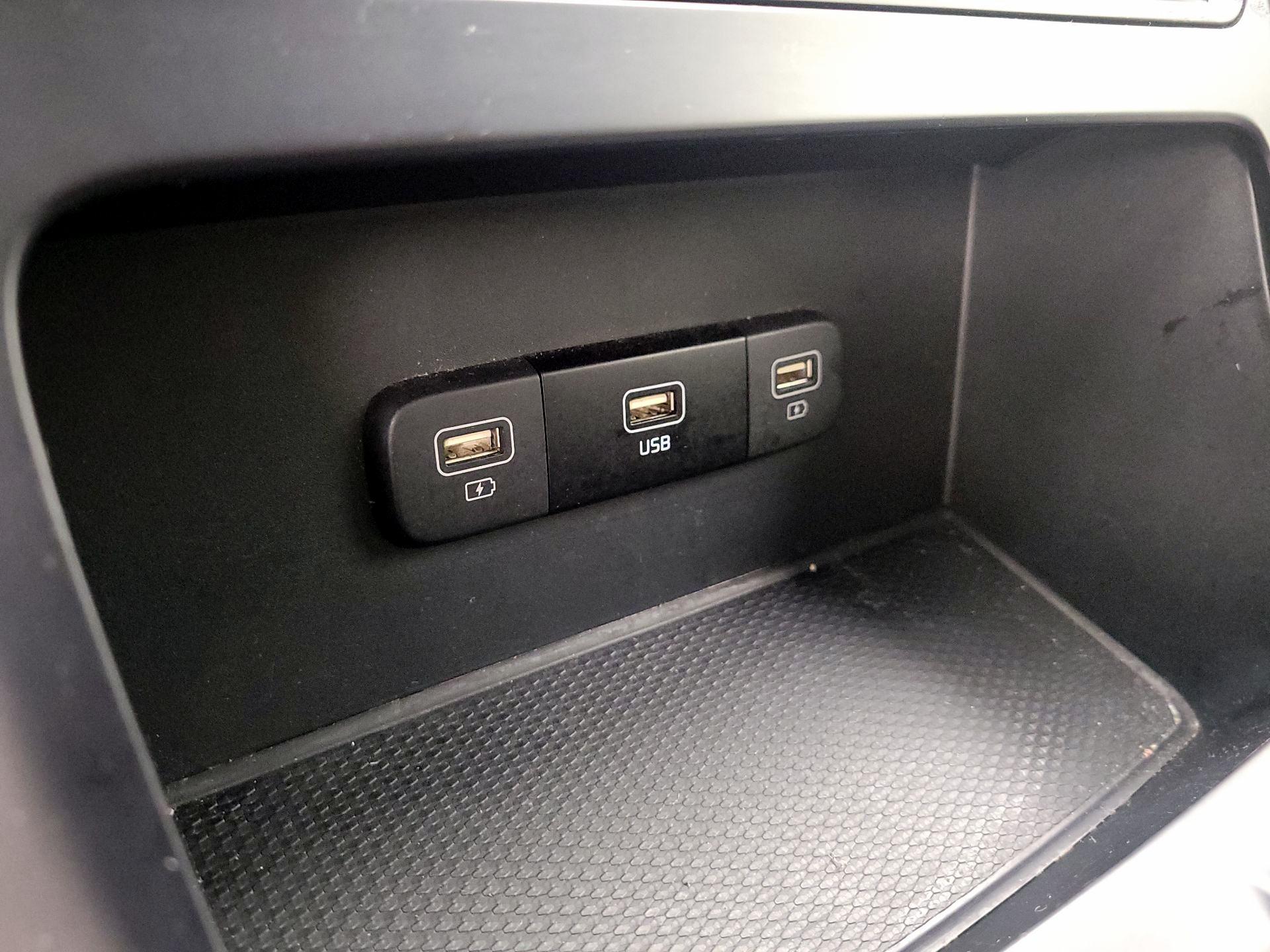 Thumbnail: 2024 Kia Carnival - 18