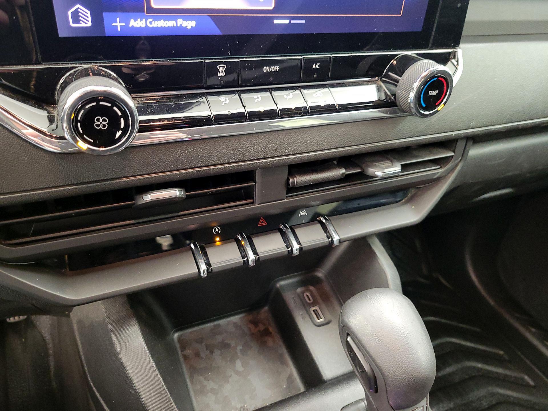 Thumbnail: 2023 Chevrolet Colorado - 14