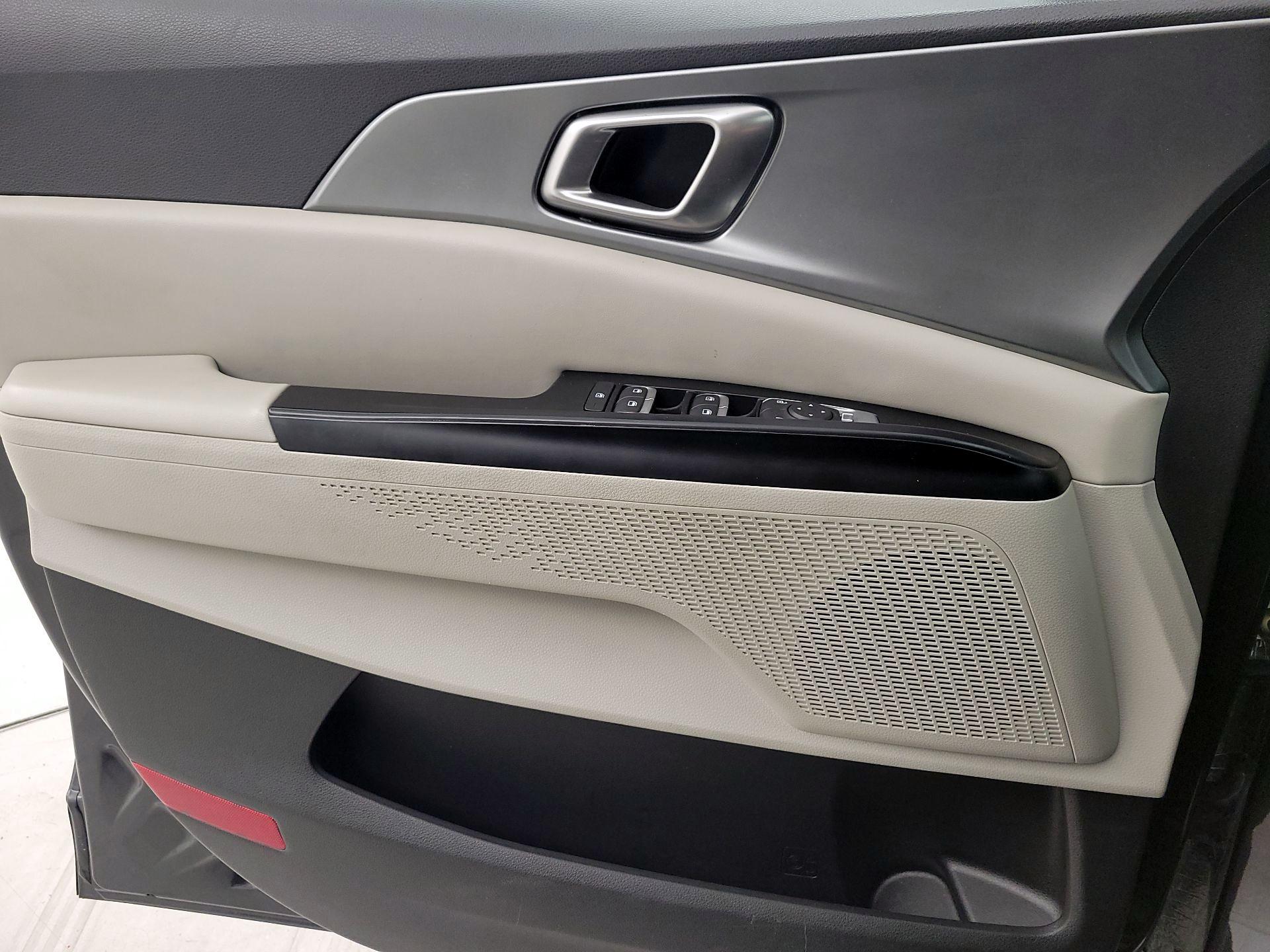 Thumbnail: 2023 Kia Carnival - 12