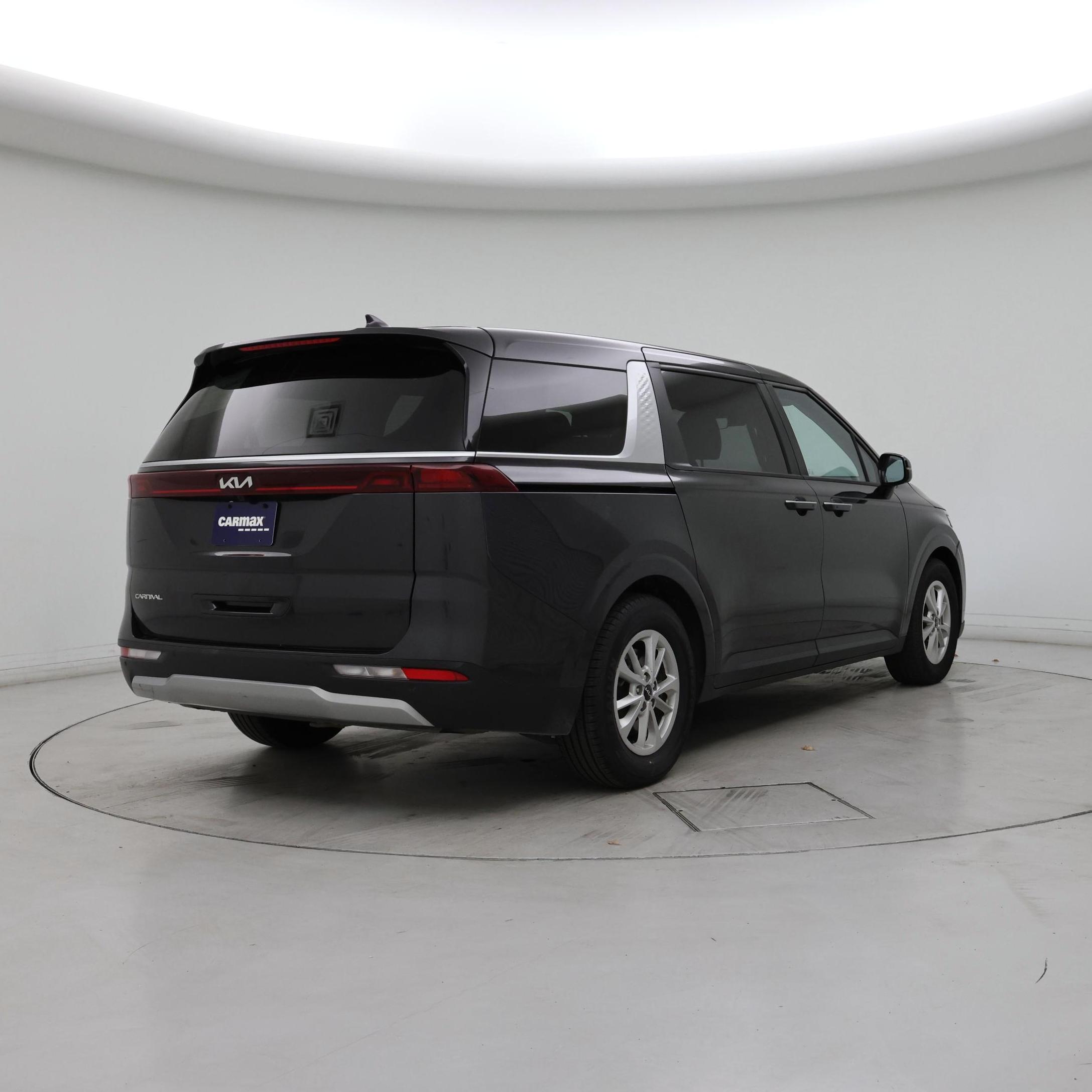 Thumbnail: 2023 Kia Carnival - 8
