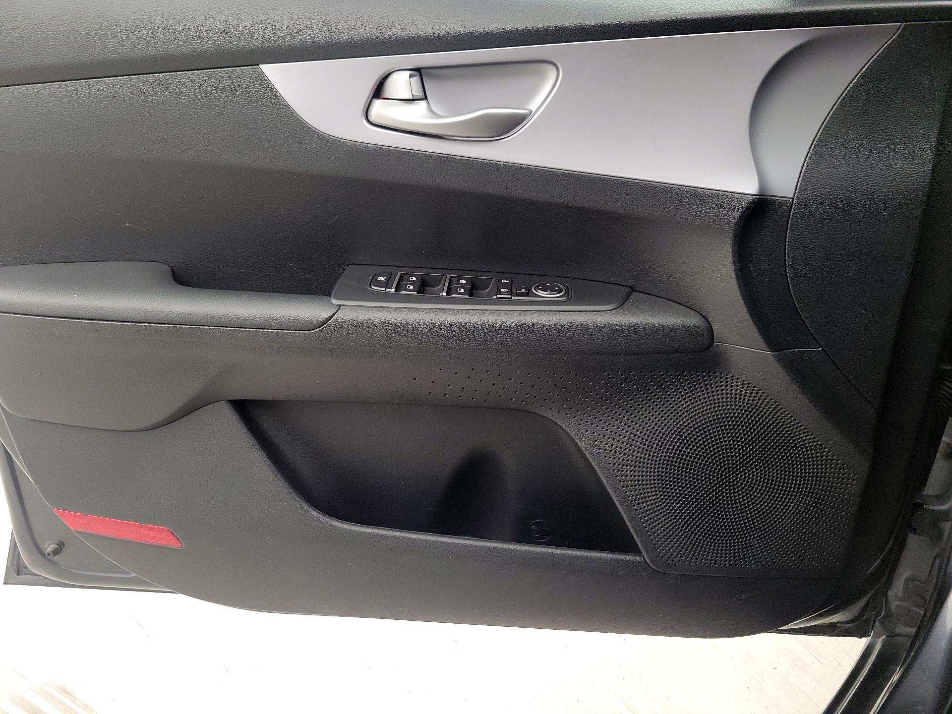 Thumbnail: 2024 Kia Forte - 12