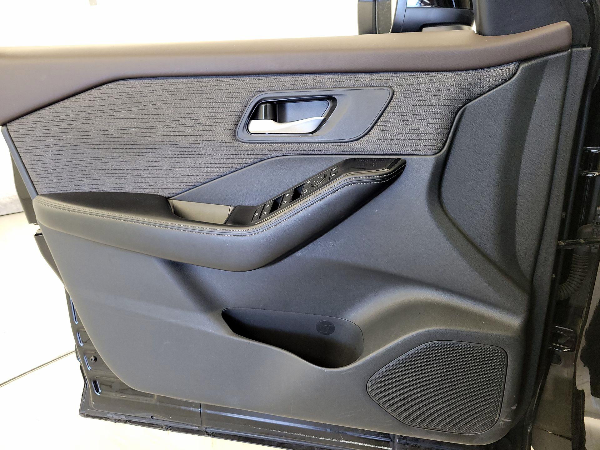 Thumbnail: 2023 Nissan Rogue - 12