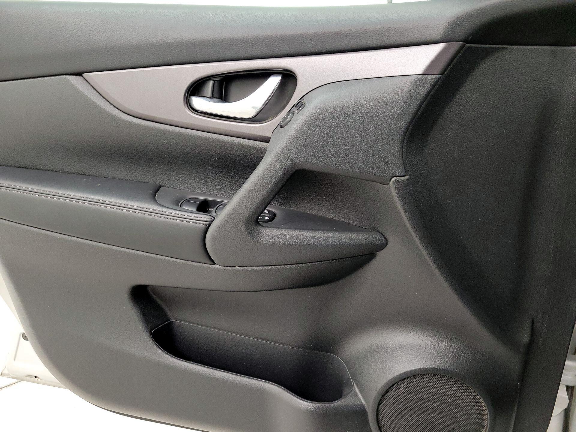 Thumbnail: 2016 Nissan Rogue - 12