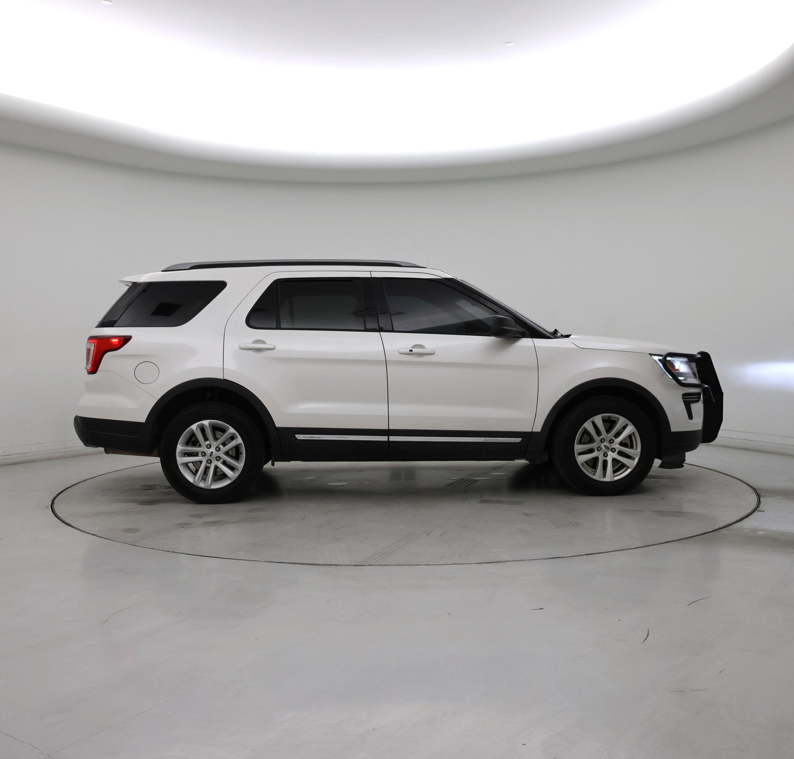 Thumbnail: 2018 Ford Explorer - 7