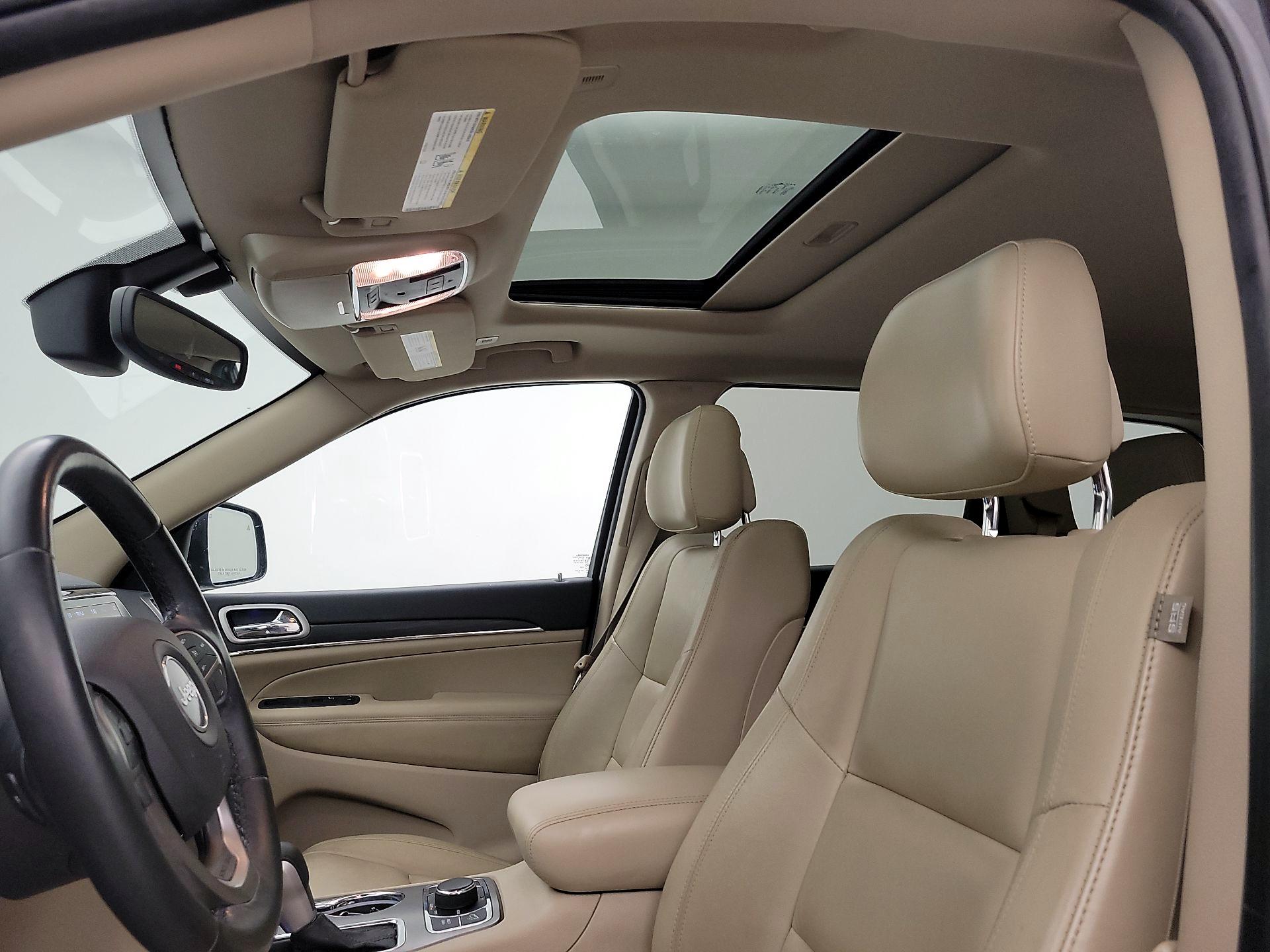 Thumbnail: 2020 Jeep Grand Cherokee - 20