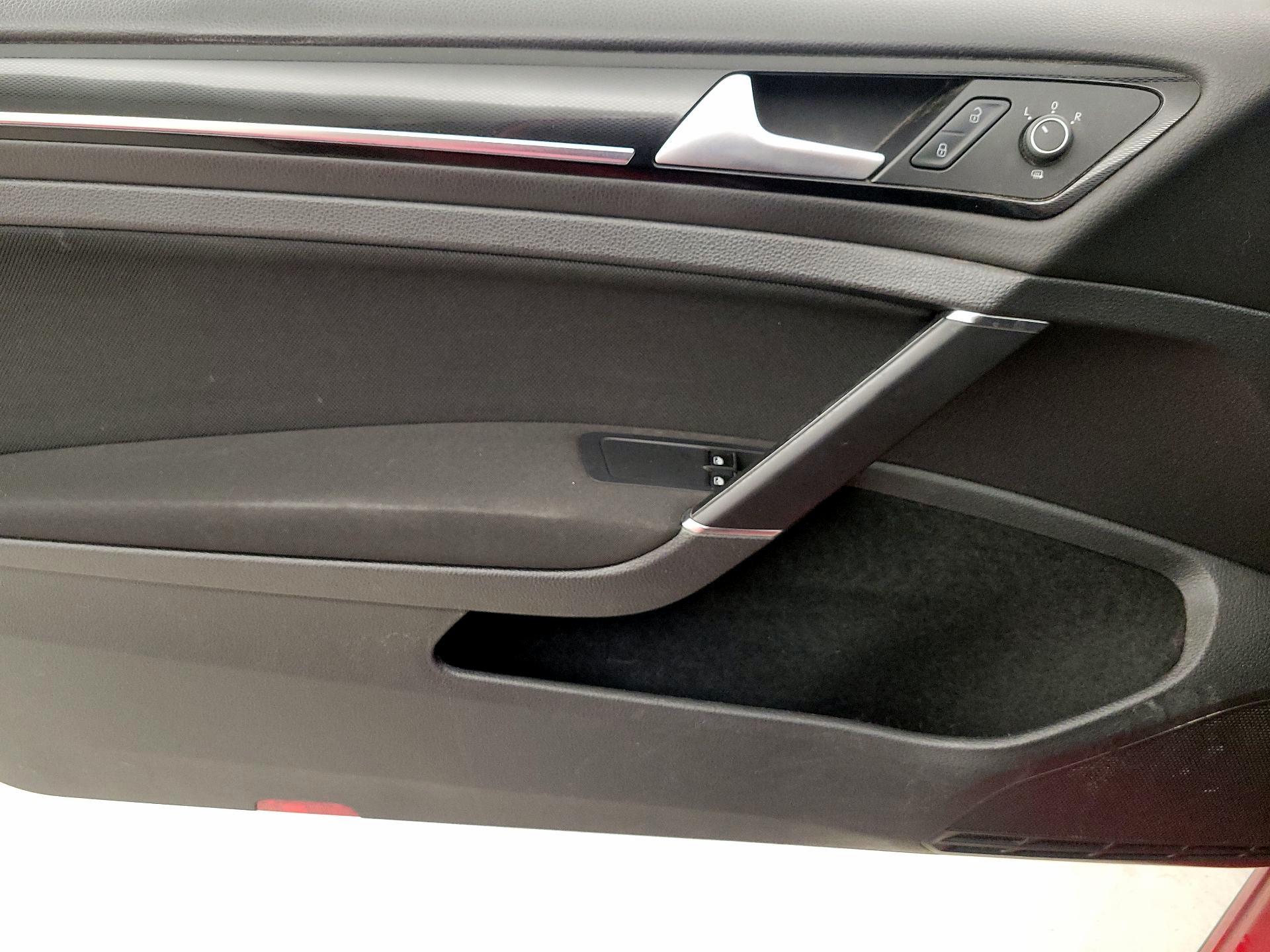 Thumbnail: 2017 Volkswagen Golf - 12