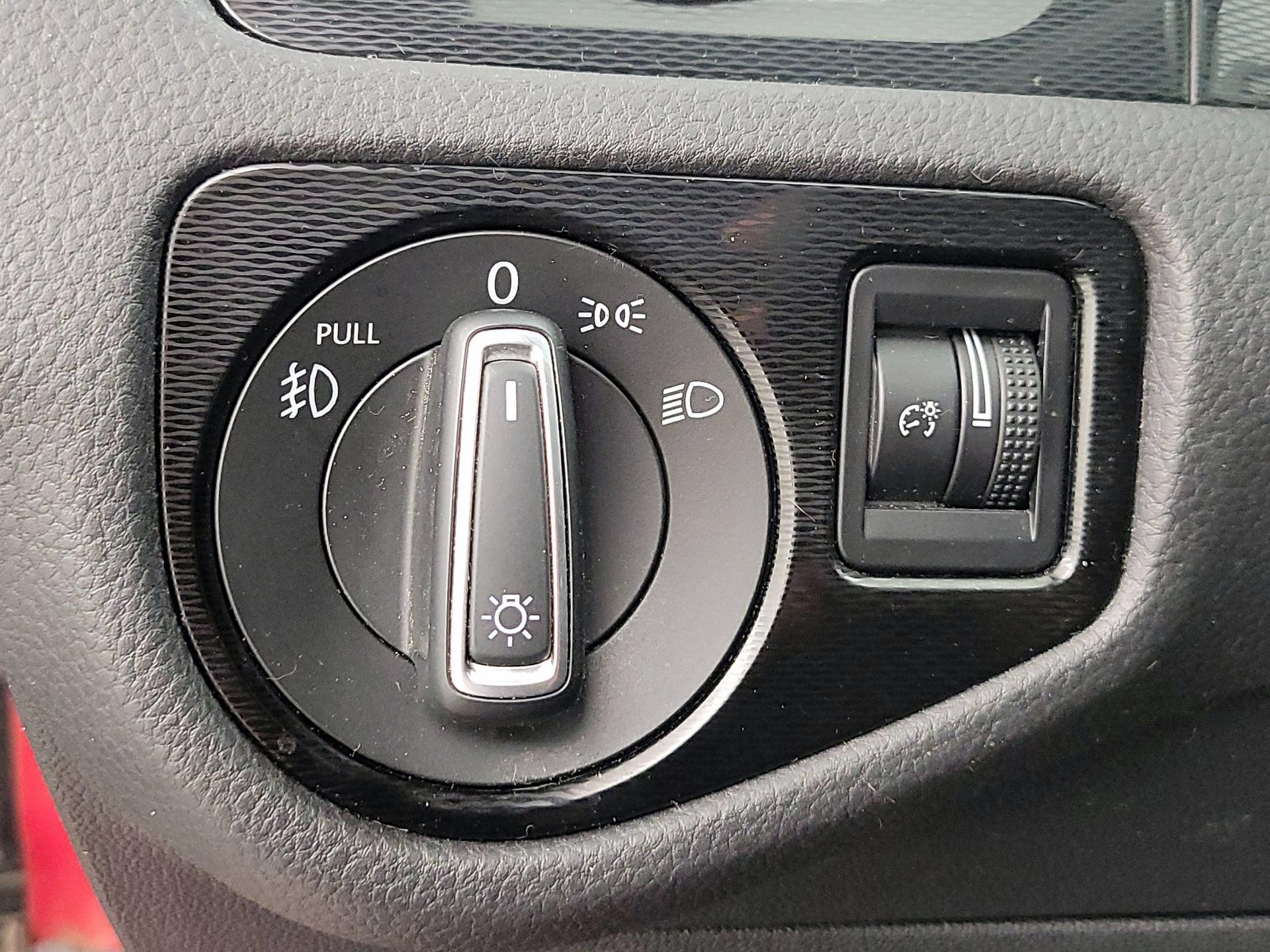 Thumbnail: 2017 Volkswagen Golf - 13