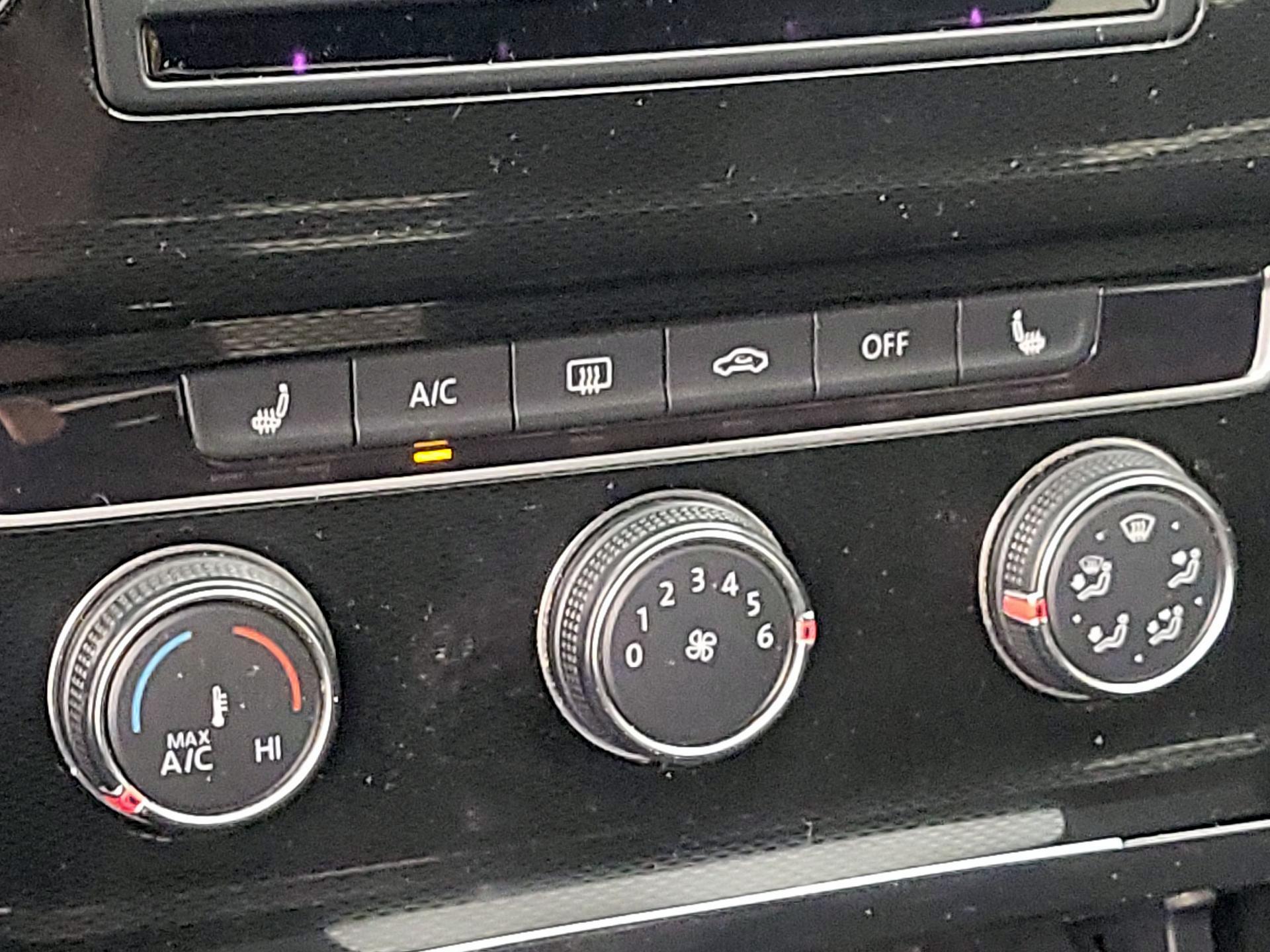 Thumbnail: 2017 Volkswagen Golf - 15