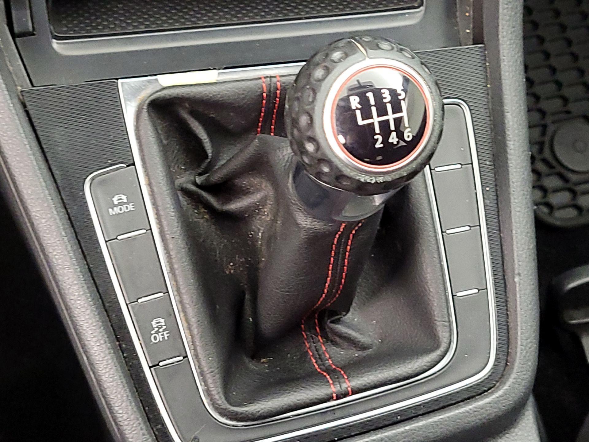 Thumbnail: 2017 Volkswagen Golf - 16