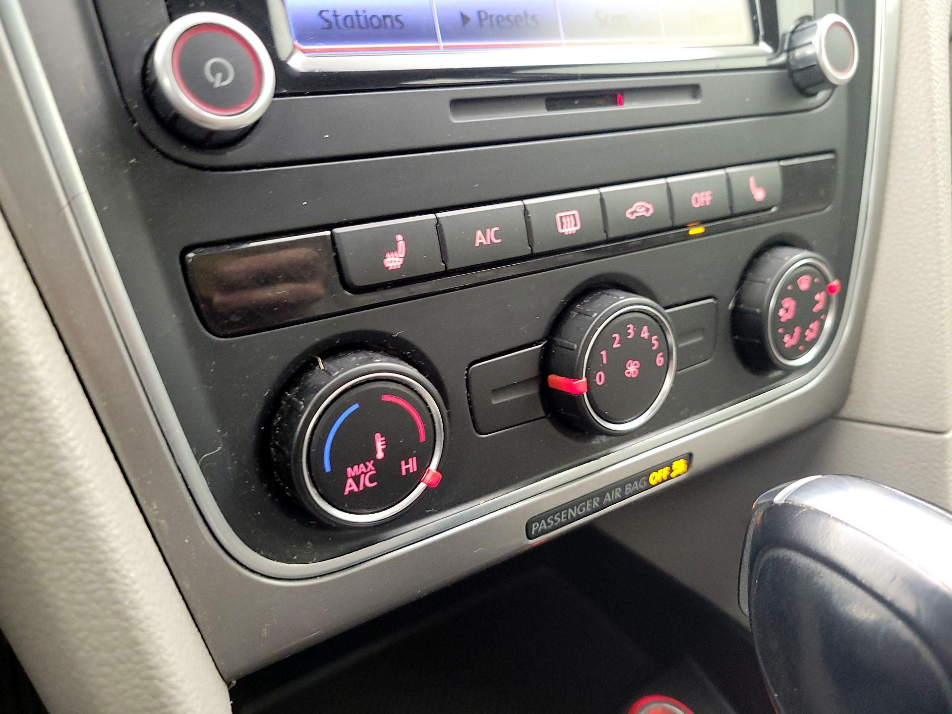 Thumbnail: 2015 Volkswagen Passat - 14