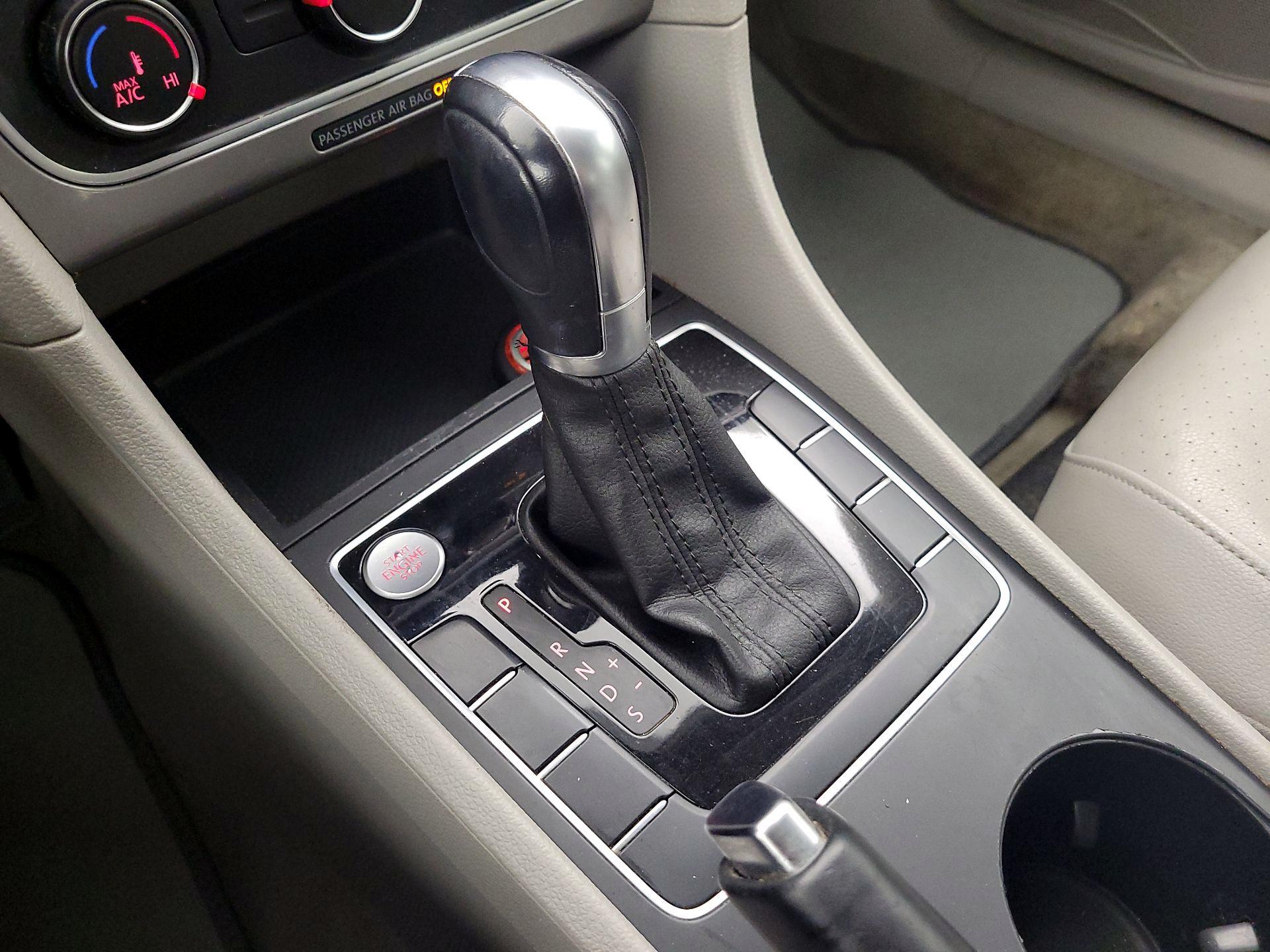 Thumbnail: 2015 Volkswagen Passat - 15