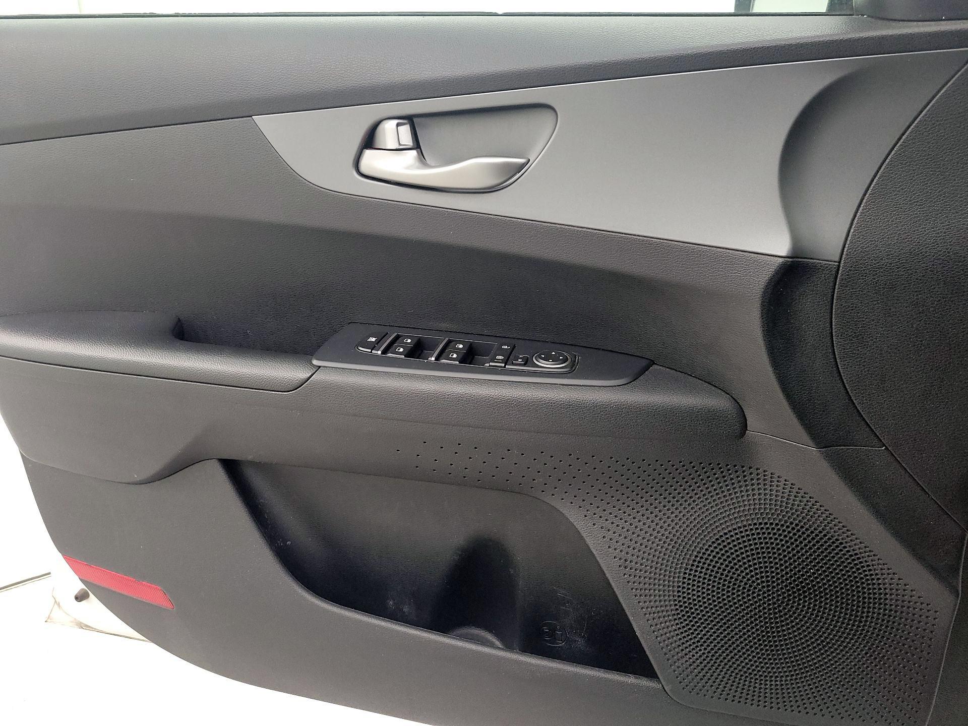 Thumbnail: 2020 Kia Forte - 12