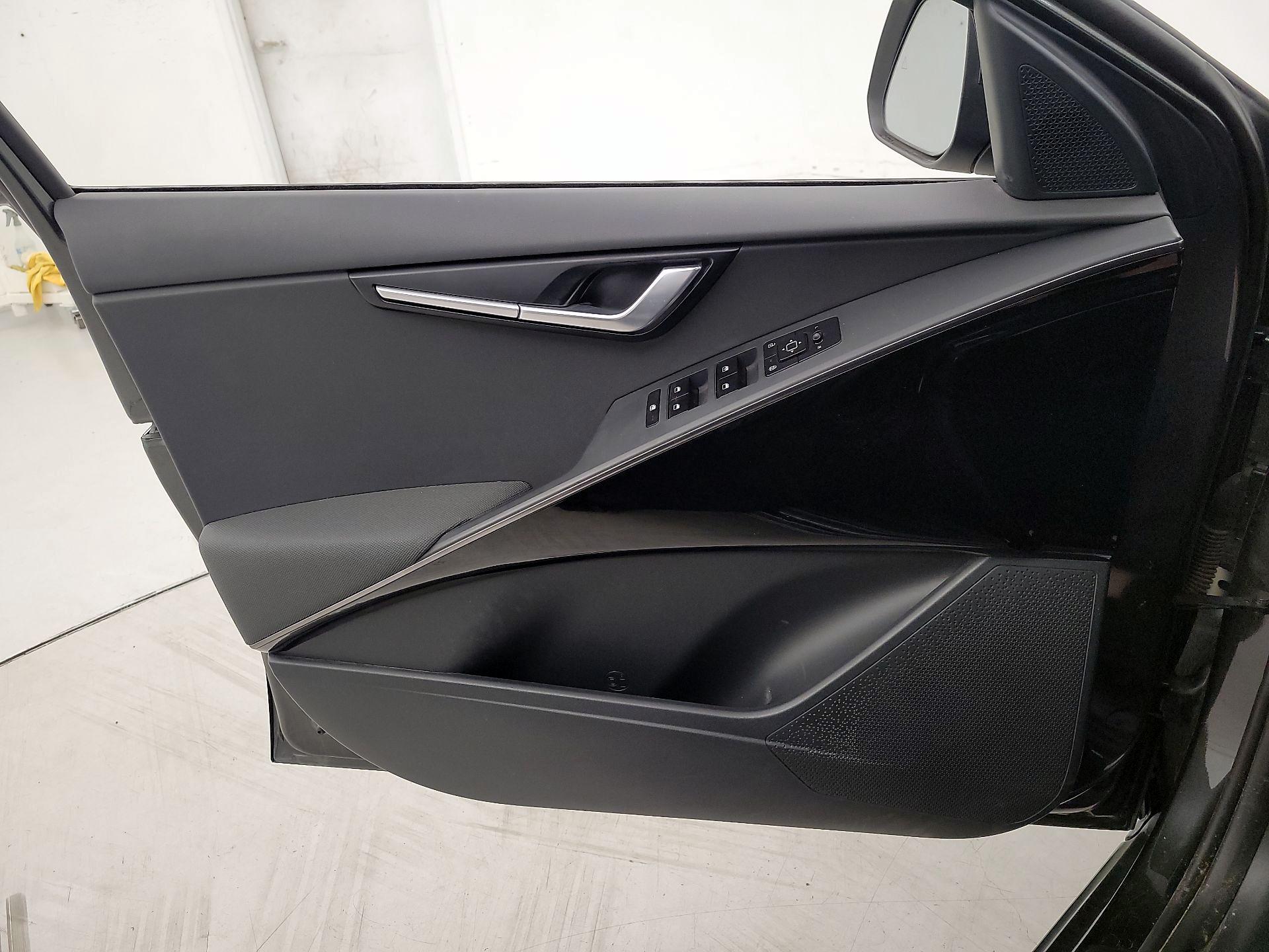 Thumbnail: 2023 Kia Niro - 12