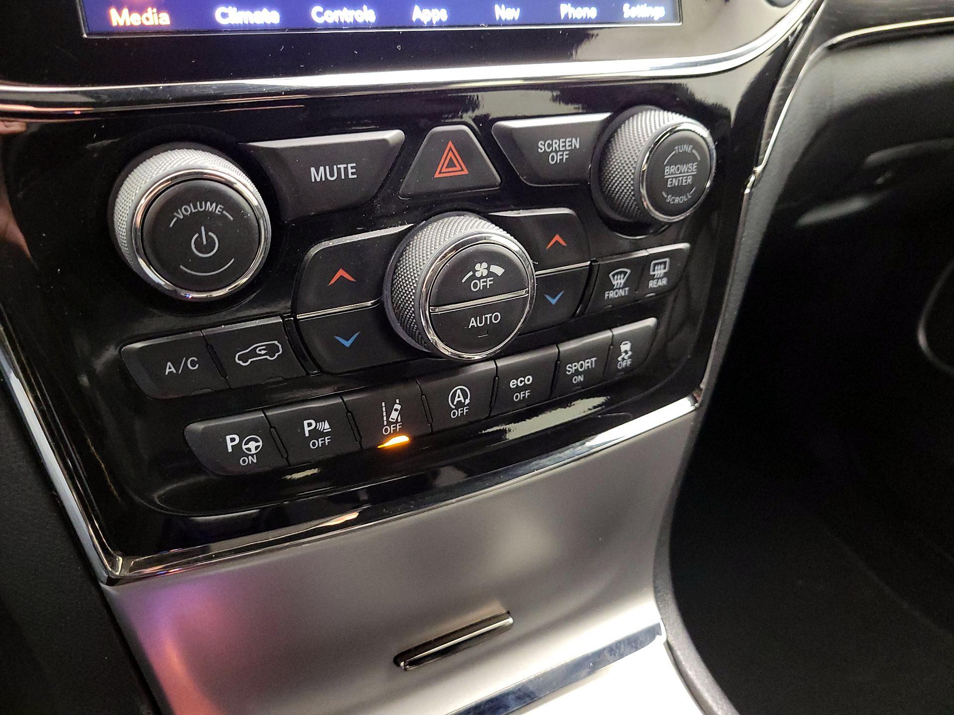 Thumbnail: 2021 Jeep Grand Cherokee - 17