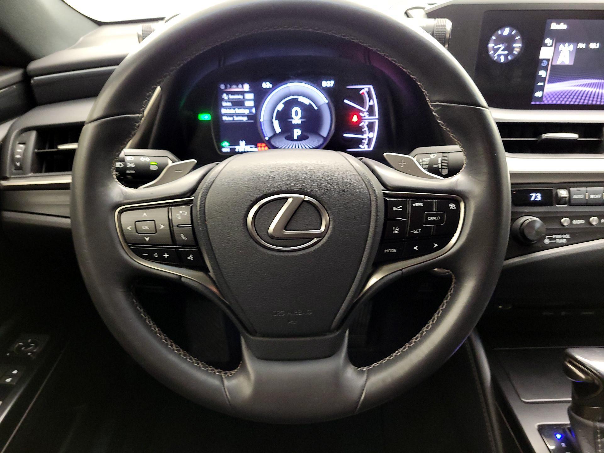 Thumbnail: 2020 Lexus ES - 10