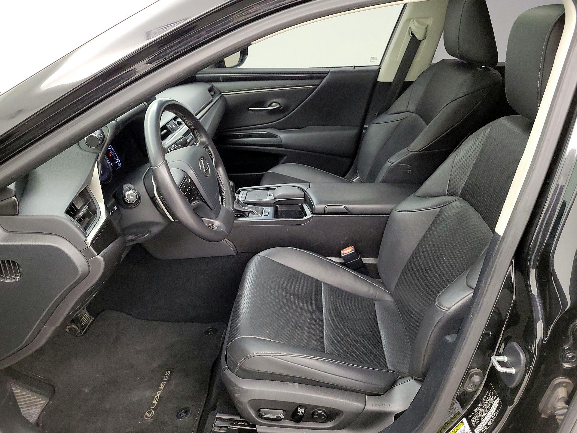 Thumbnail: 2020 Lexus ES - 11