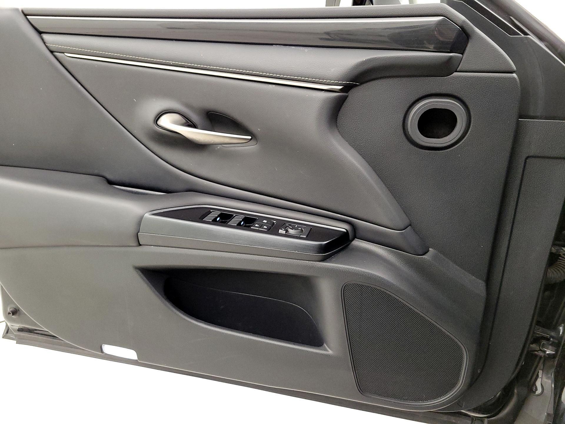 Thumbnail: 2020 Lexus ES - 12