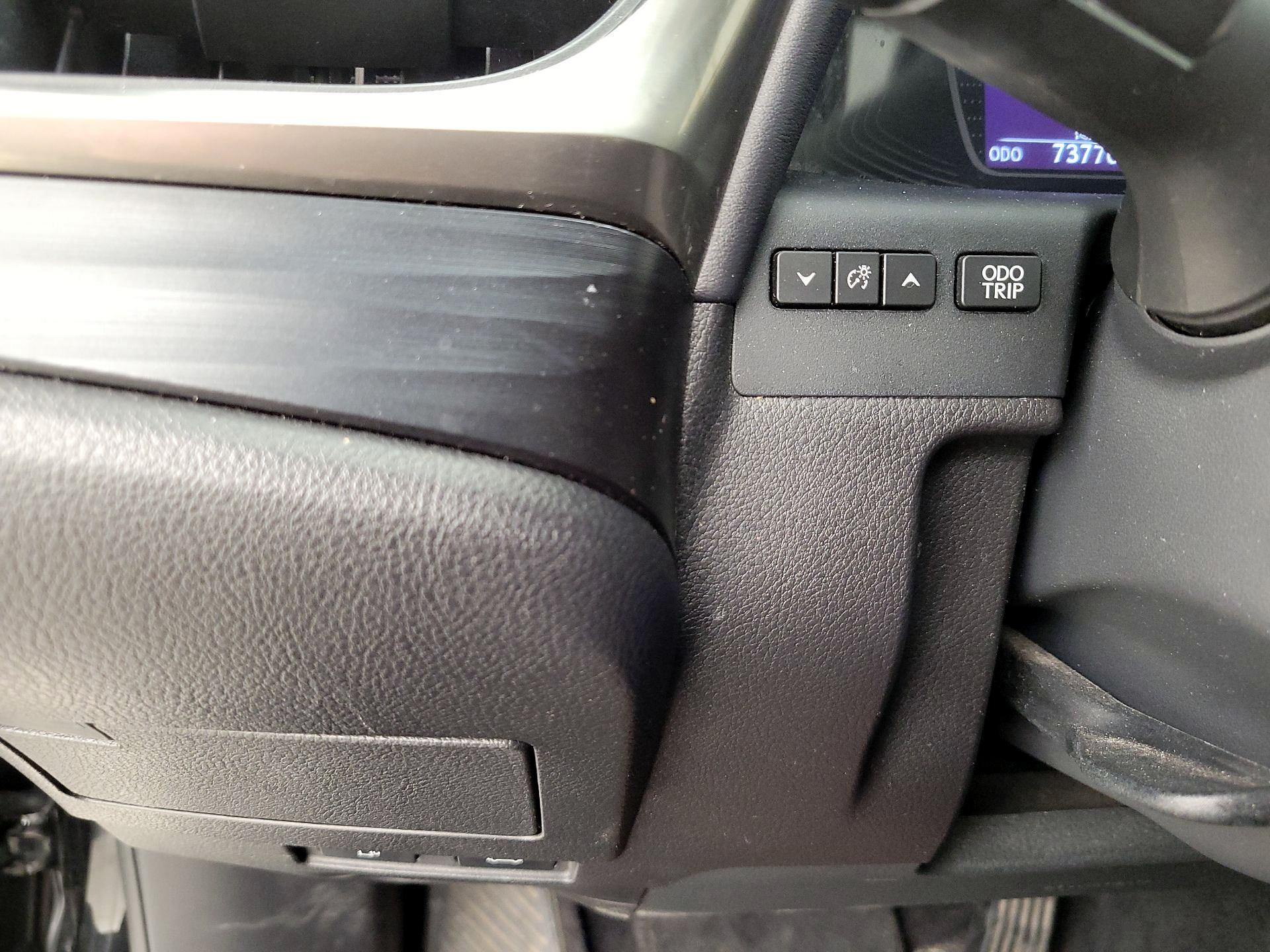 Thumbnail: 2020 Lexus ES - 13