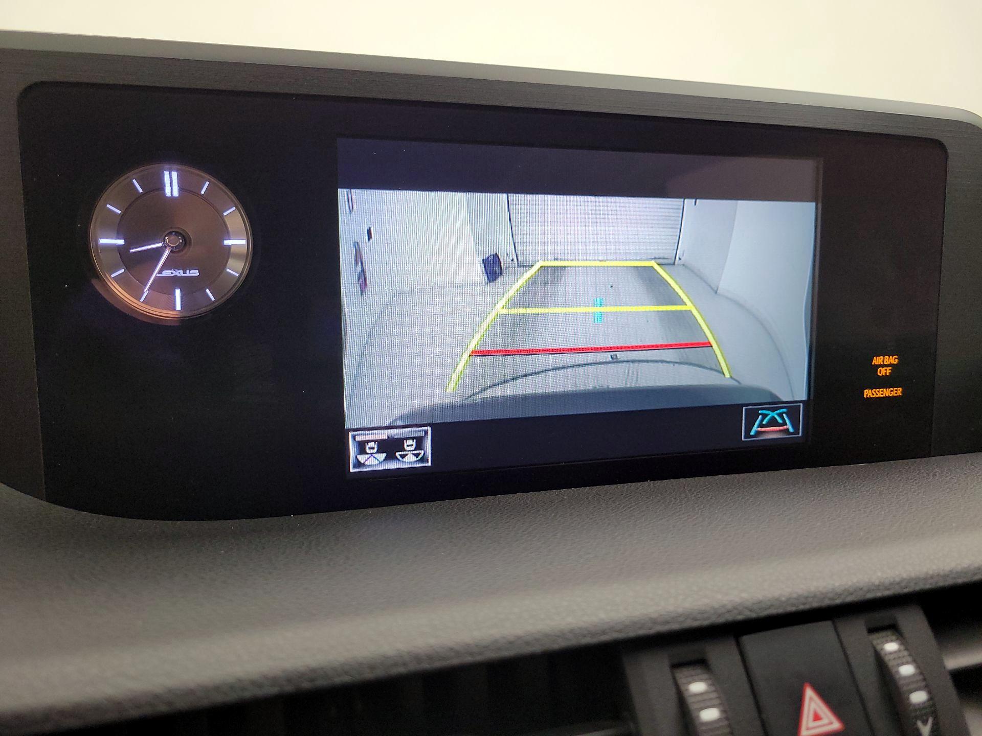 Thumbnail: 2020 Lexus ES - 14