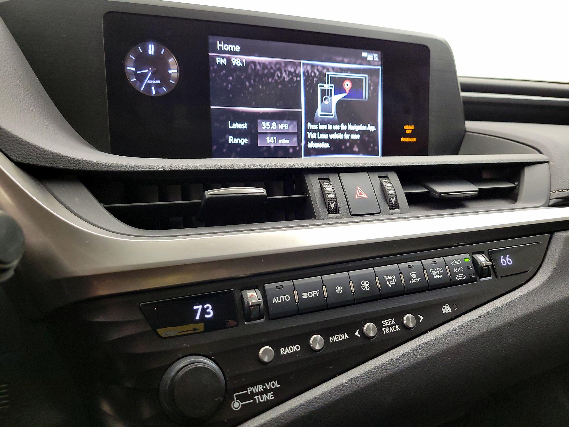 Thumbnail: 2020 Lexus ES - 15