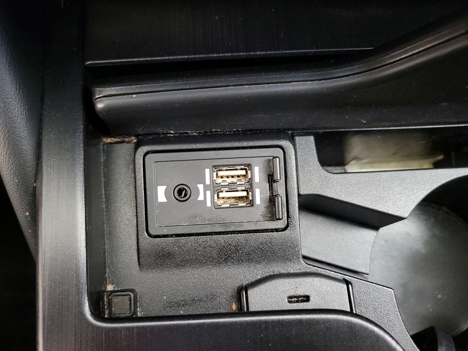 Thumbnail: 2020 Lexus ES - 18