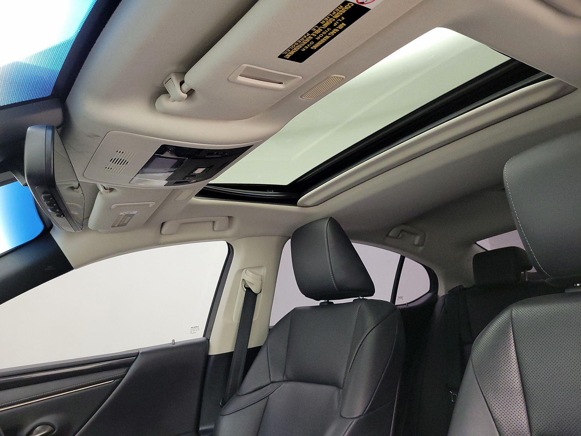 Thumbnail: 2020 Lexus ES - 19