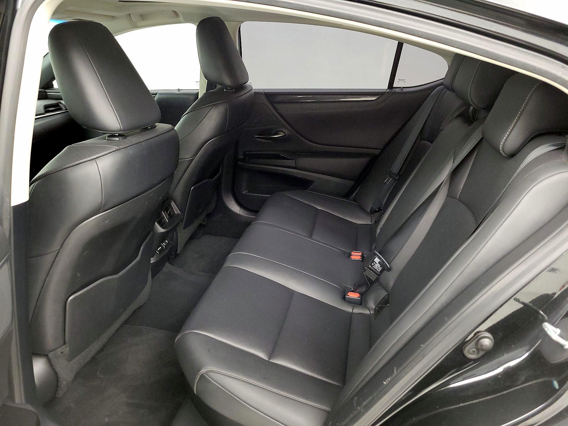 Thumbnail: 2020 Lexus ES - 20