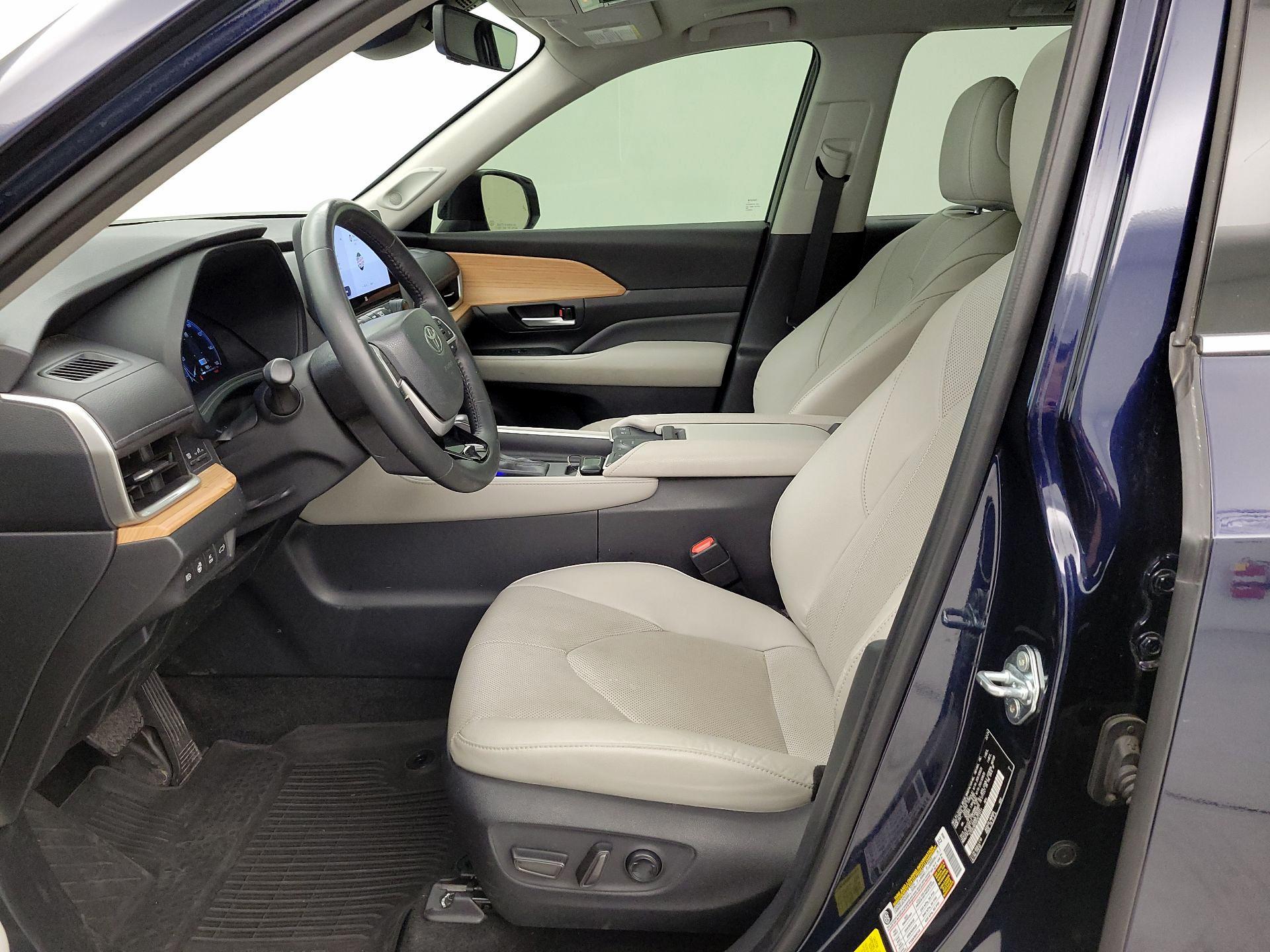 Thumbnail: 2024 Toyota Highlander - 11