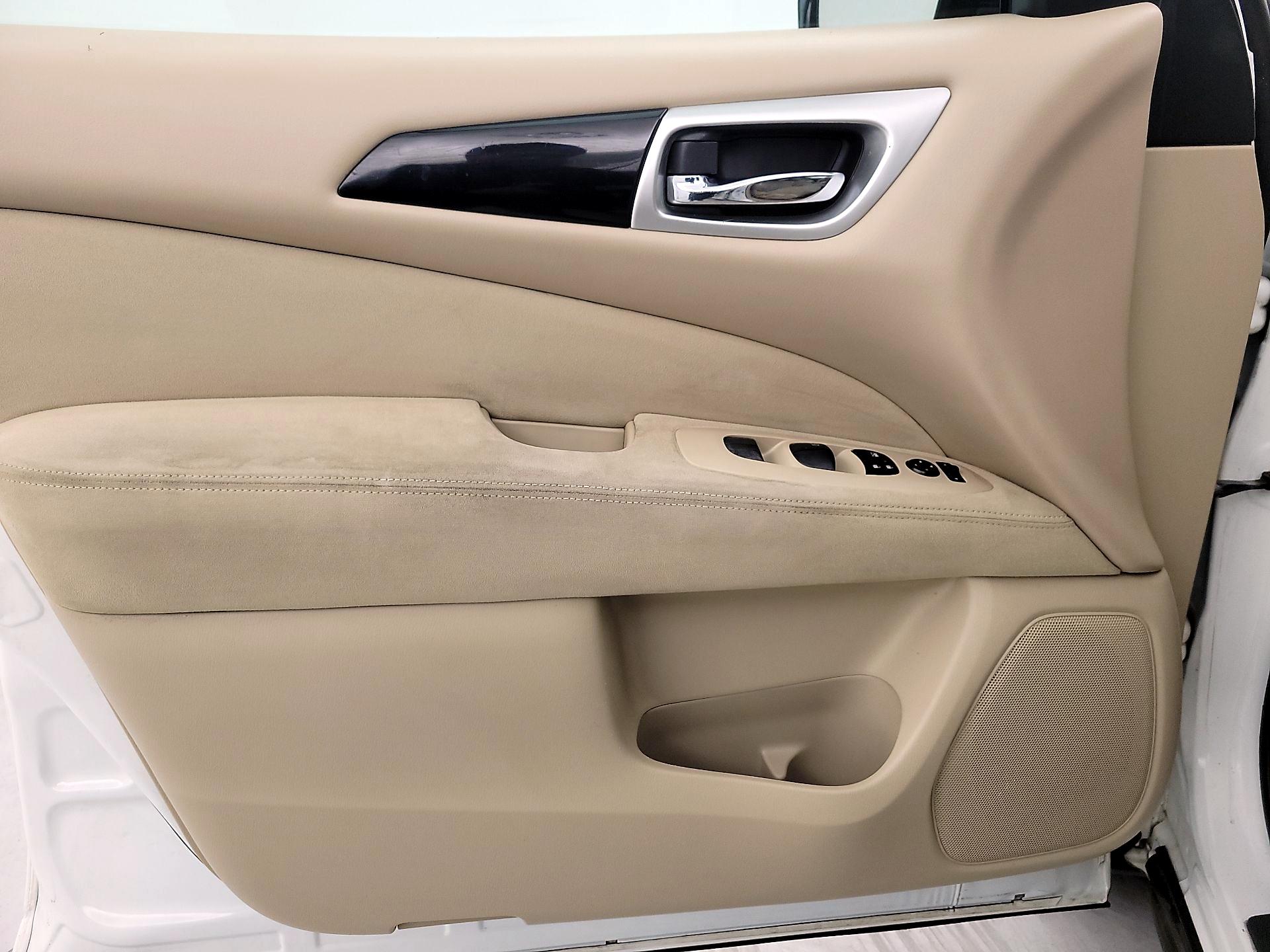 Thumbnail: 2015 Nissan Pathfinder - 12