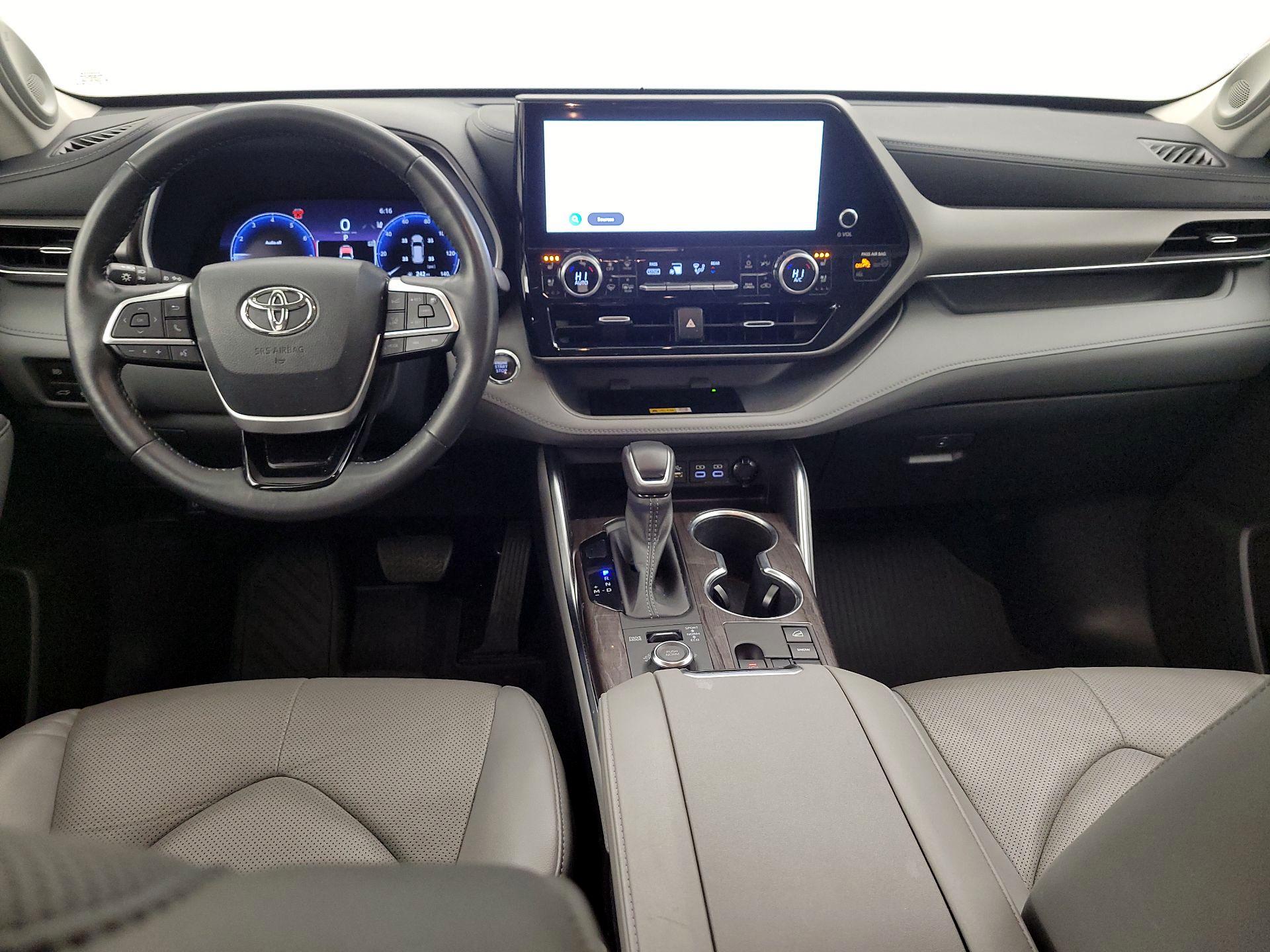 Thumbnail: 2023 Toyota Highlander - 9