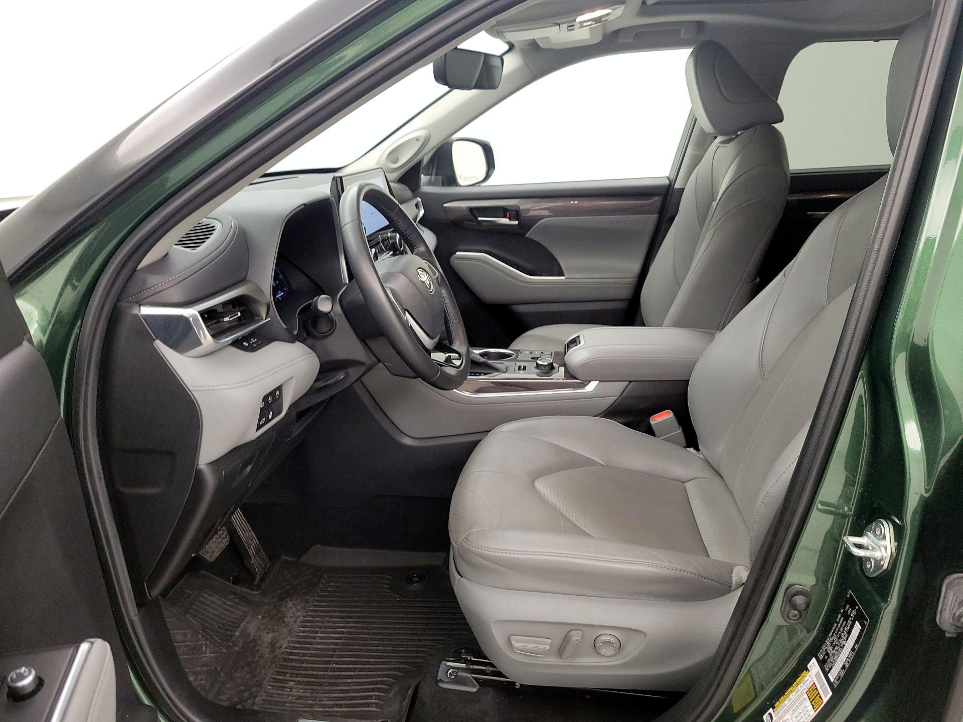 Thumbnail: 2023 Toyota Highlander - 11