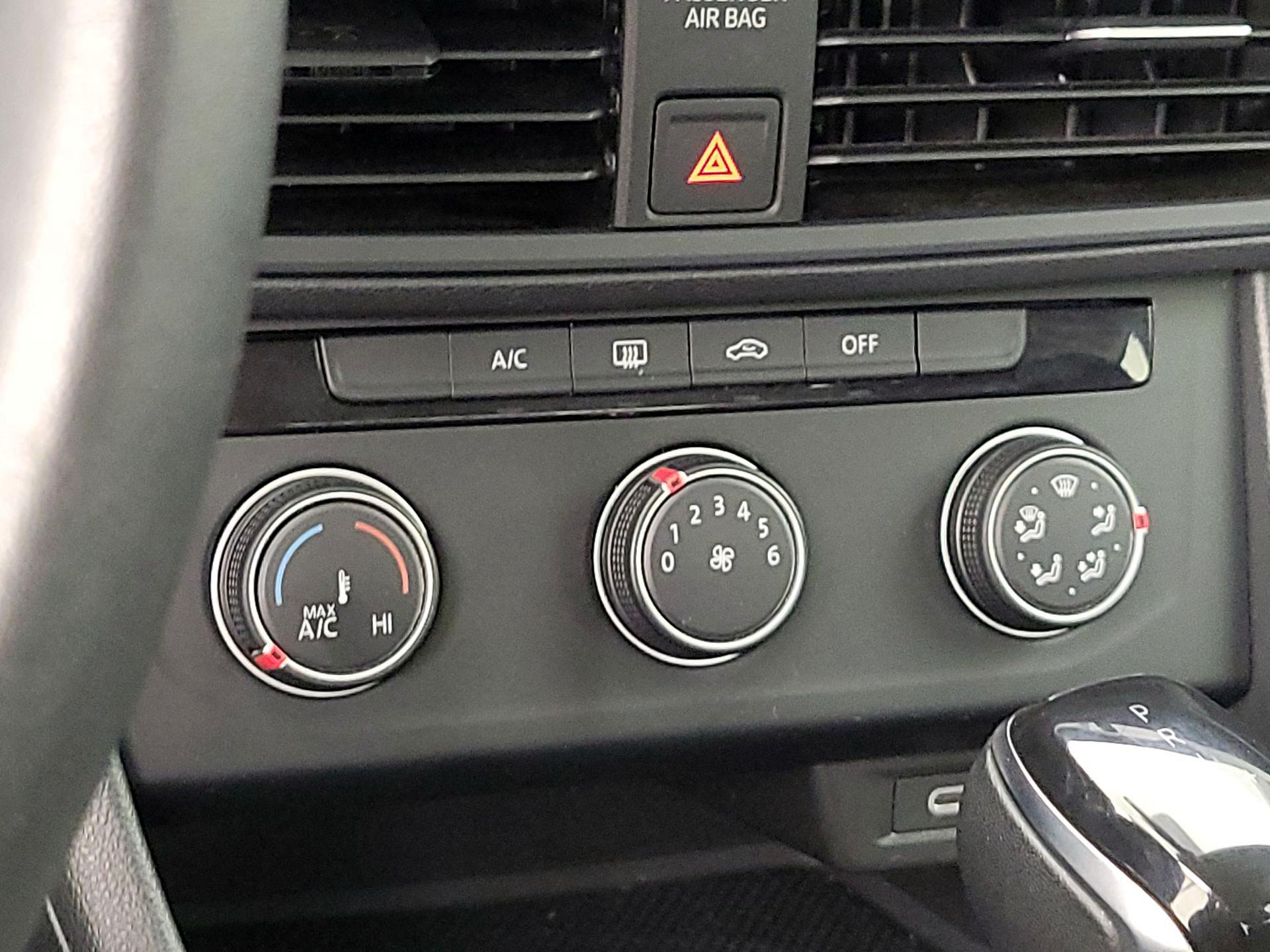 Thumbnail: 2024 Volkswagen Jetta - 16