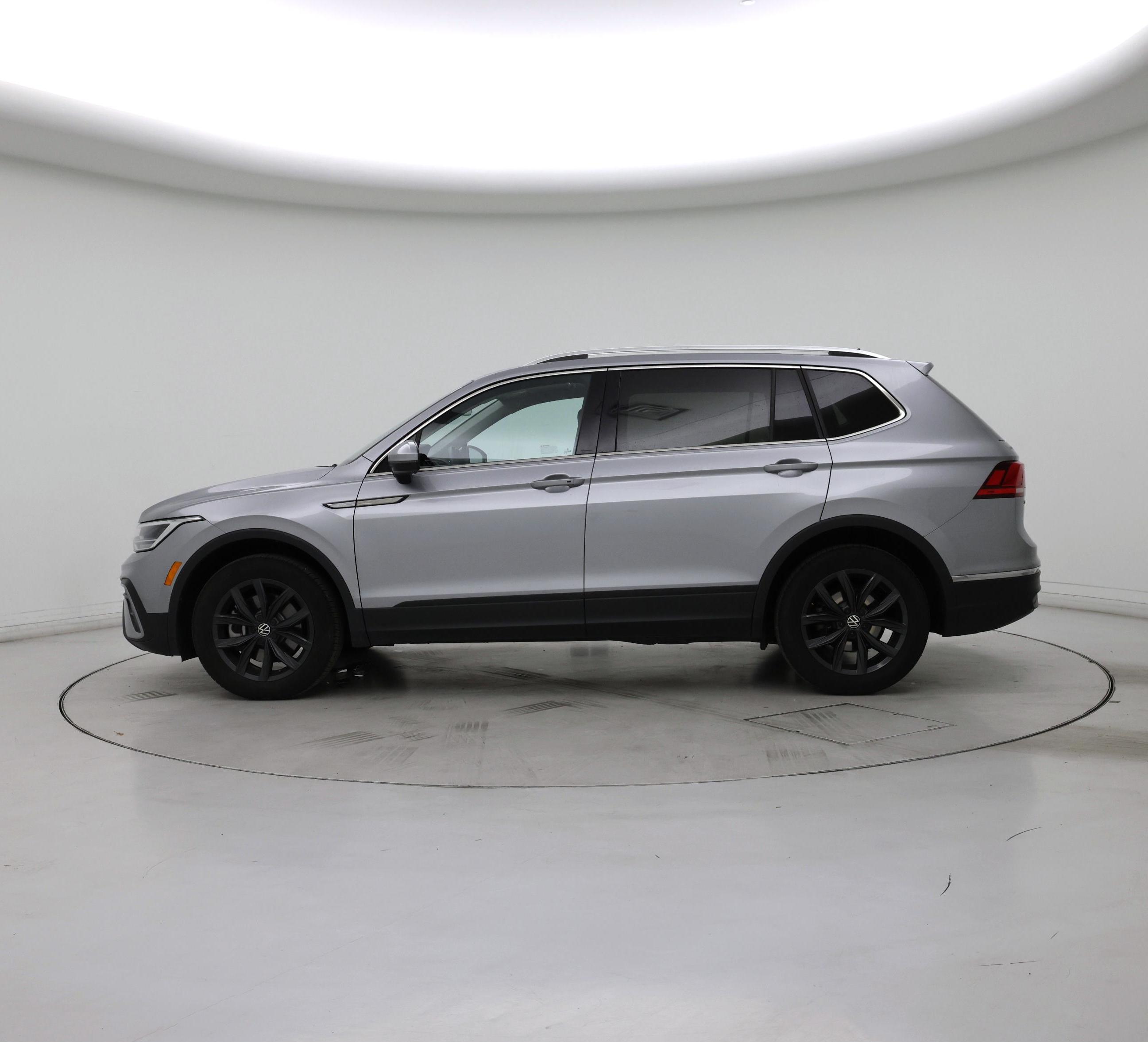 Thumbnail: 2024 Volkswagen Tiguan - 3