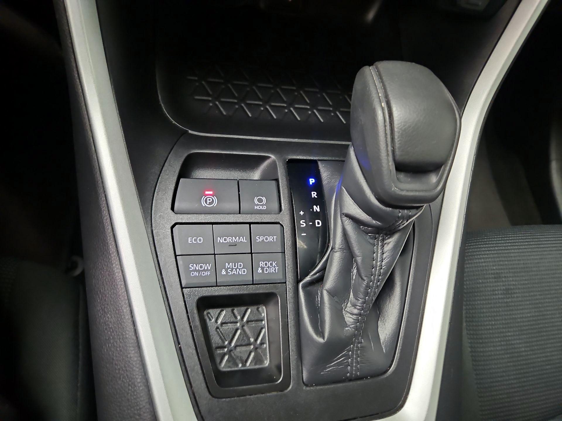 Thumbnail: 2024 Toyota RAV4 - 17