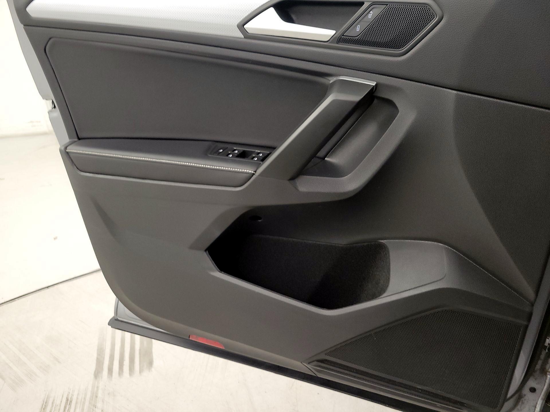 Thumbnail: 2024 Volkswagen Tiguan - 12