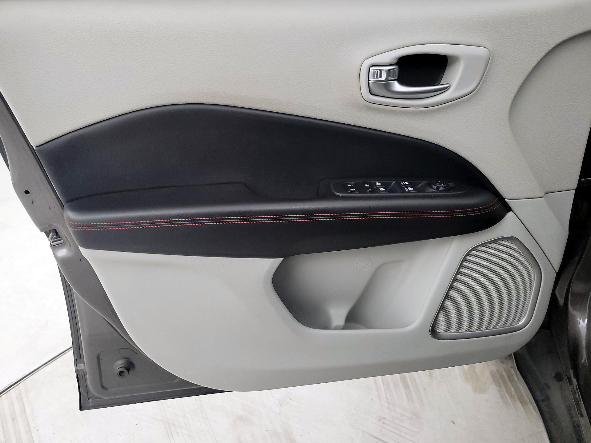 Thumbnail: 2017 Jeep Compass - 12