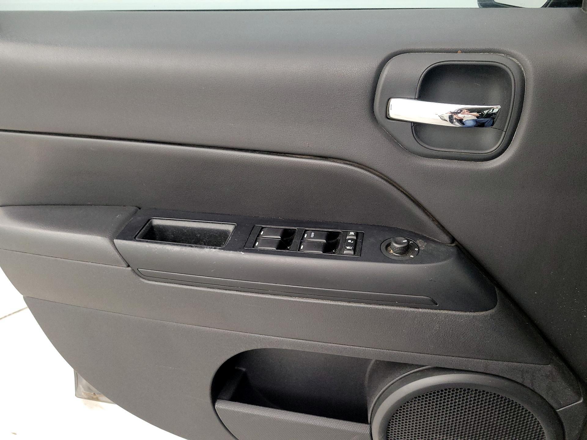 Thumbnail: 2014 Jeep Patriot - 12