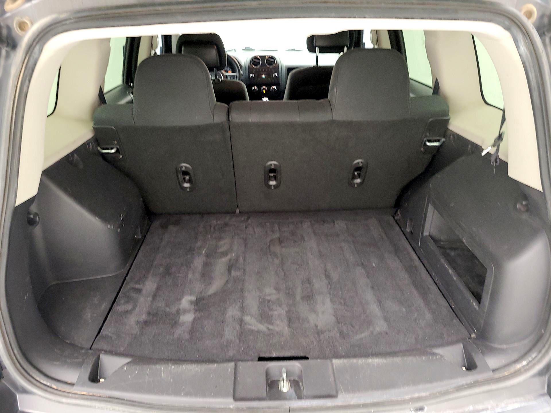 Thumbnail: 2014 Jeep Patriot - 16