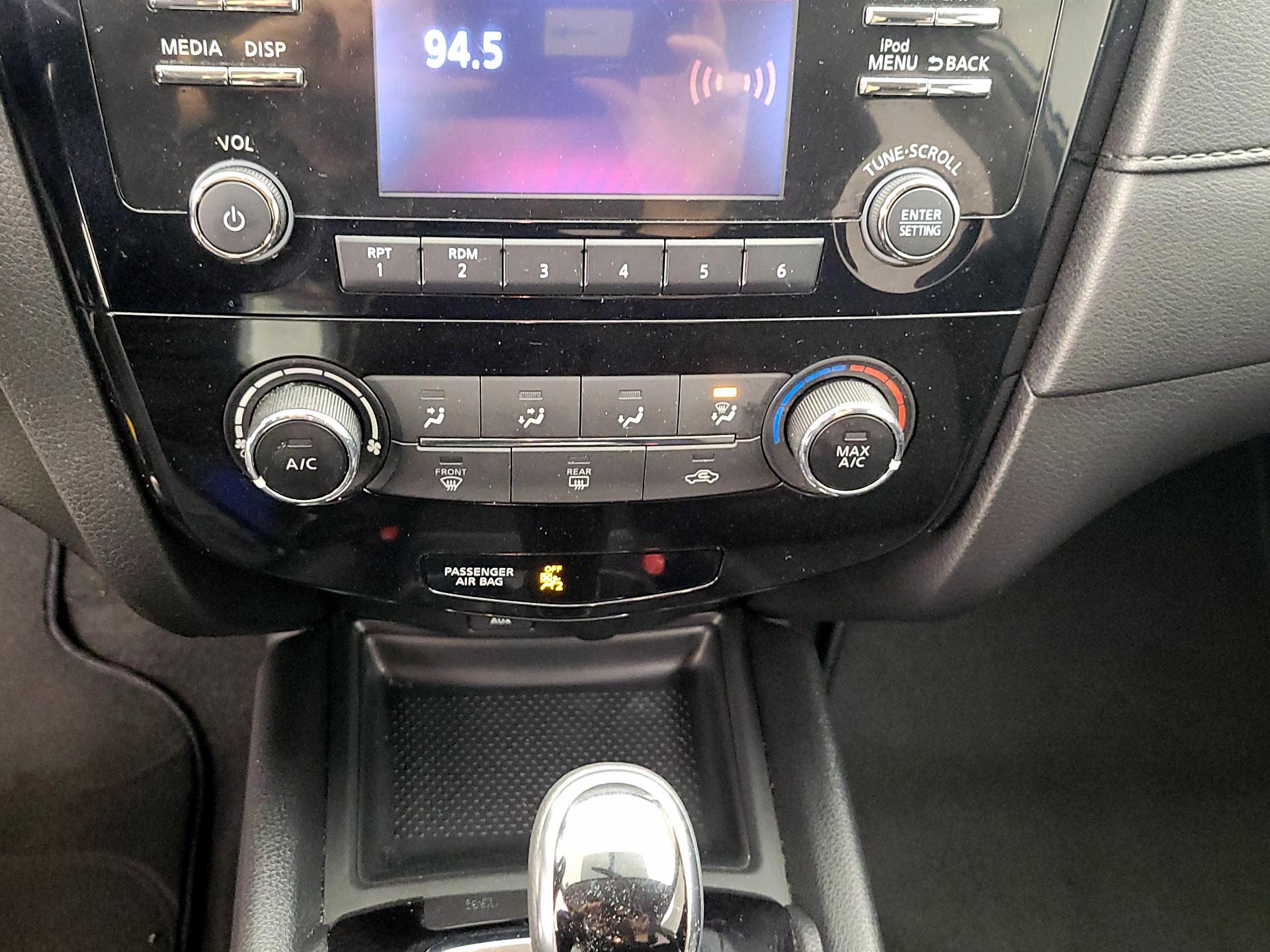 Thumbnail: 2017 Nissan Rogue - 15