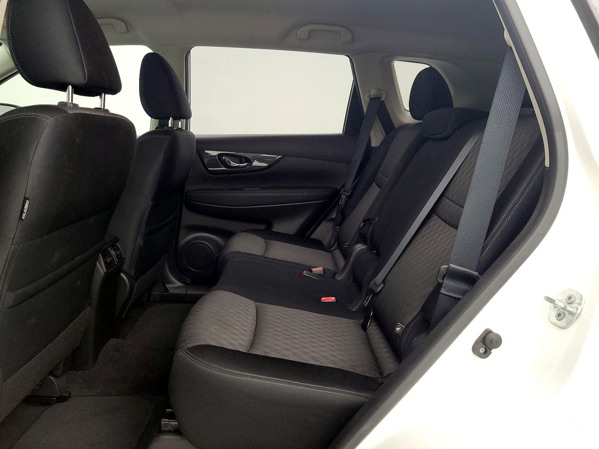 Thumbnail: 2017 Nissan Rogue - 18