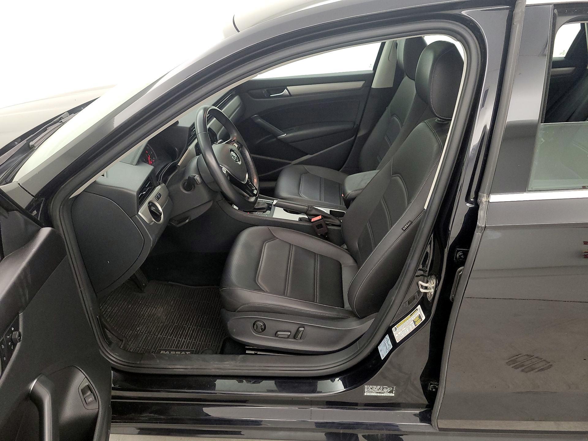 Thumbnail: 2020 Volkswagen Passat - 11