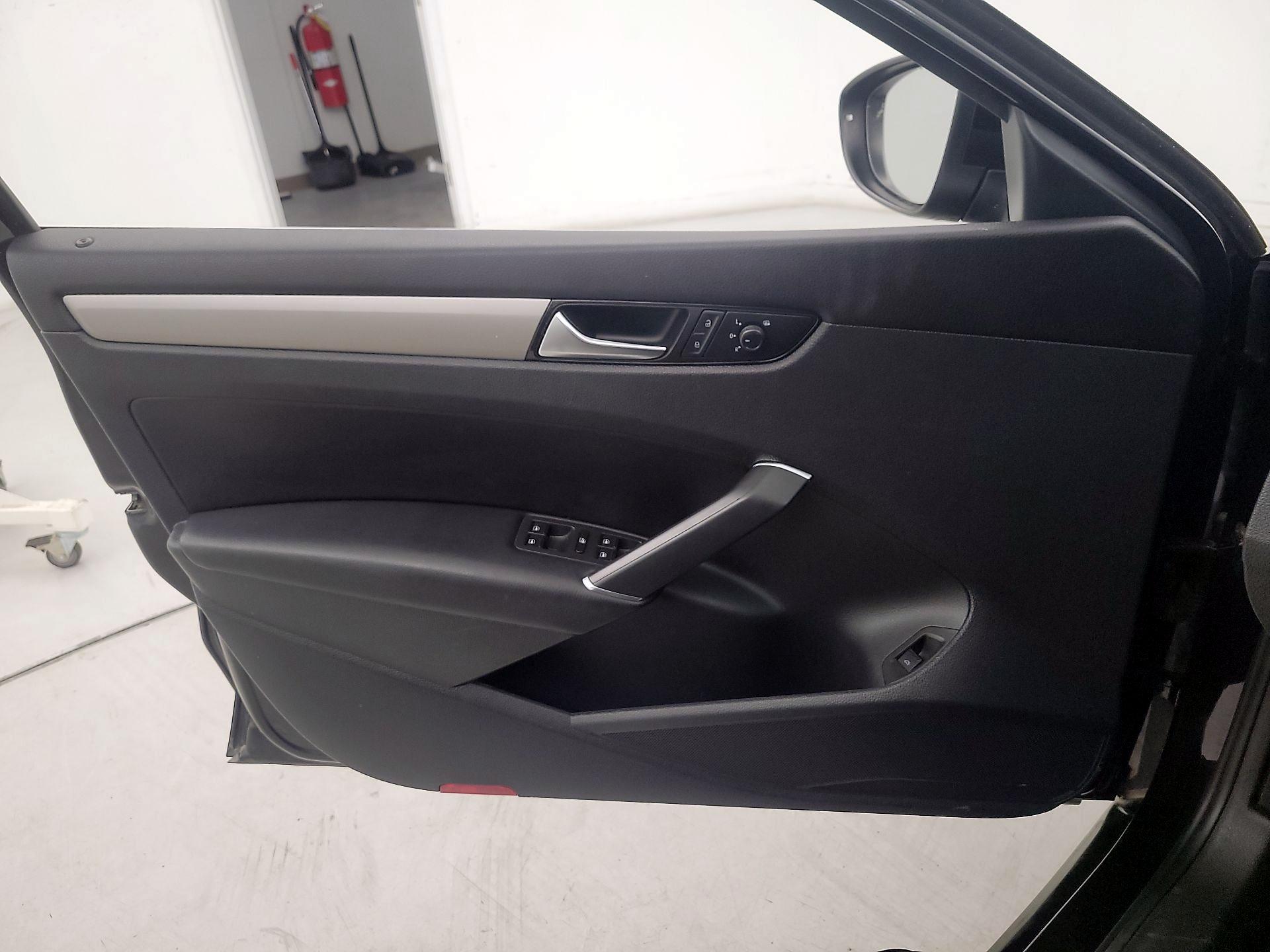 Thumbnail: 2020 Volkswagen Passat - 12