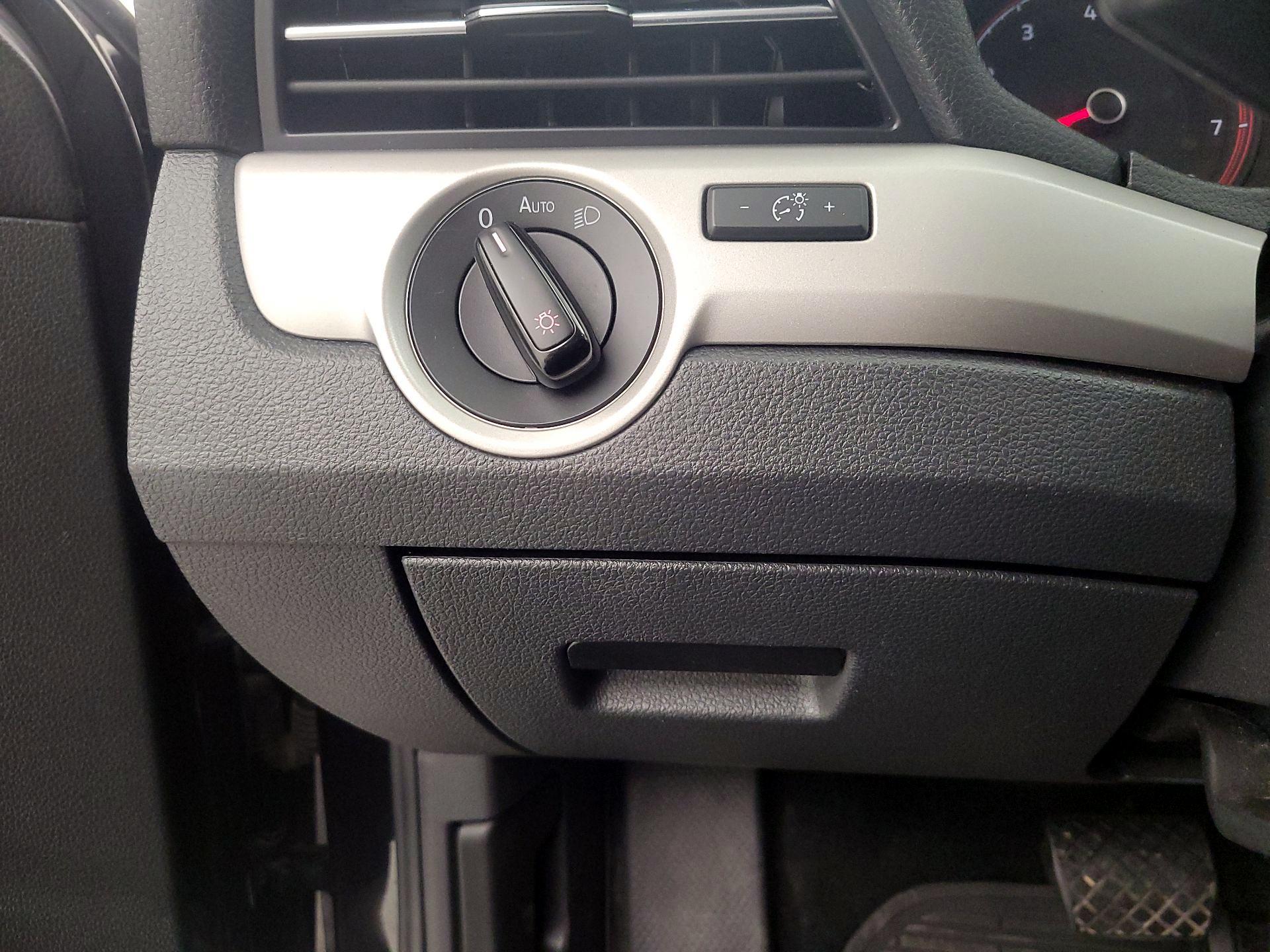 Thumbnail: 2020 Volkswagen Passat - 13